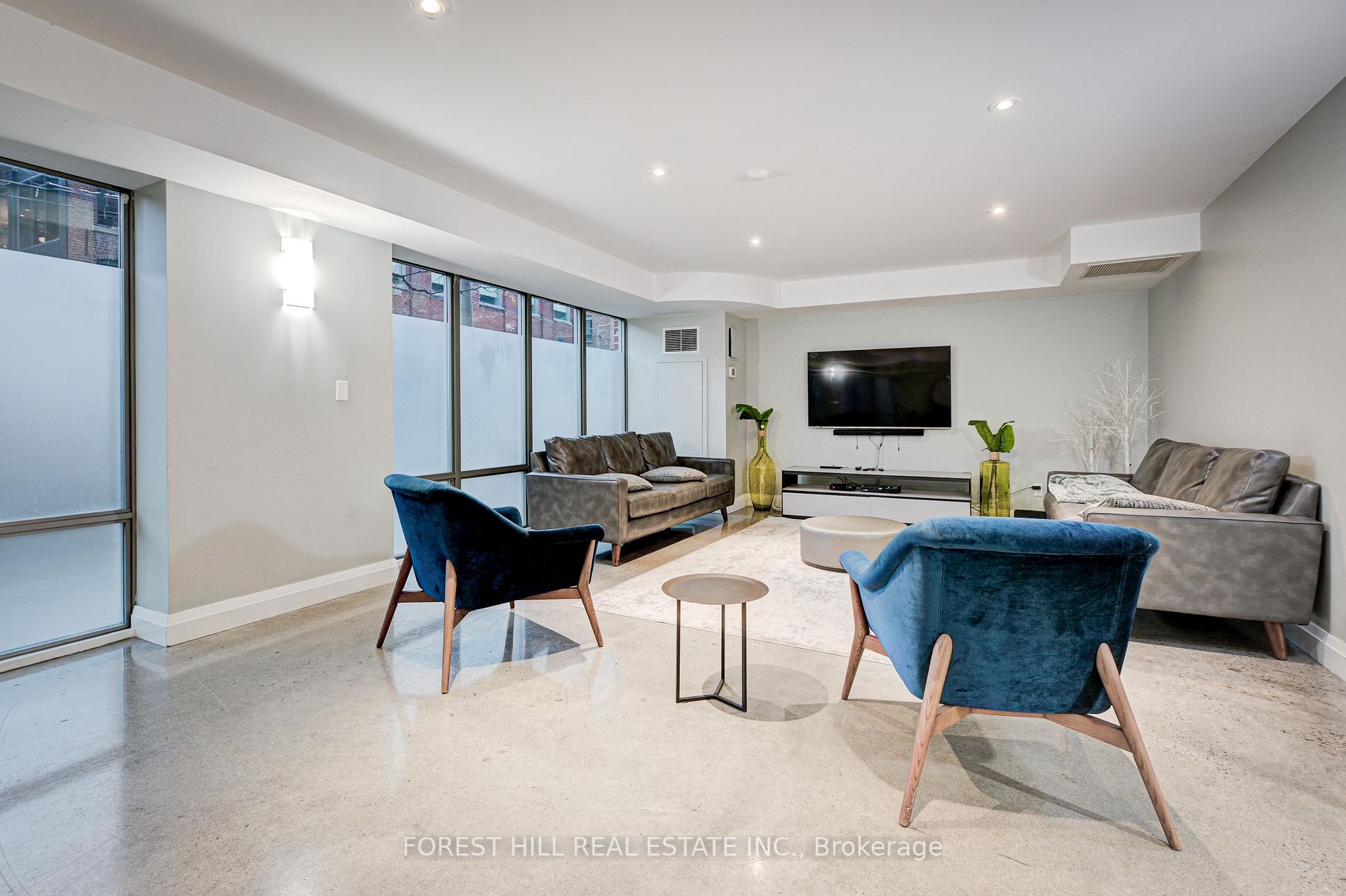 255 Richmond St E, #607
