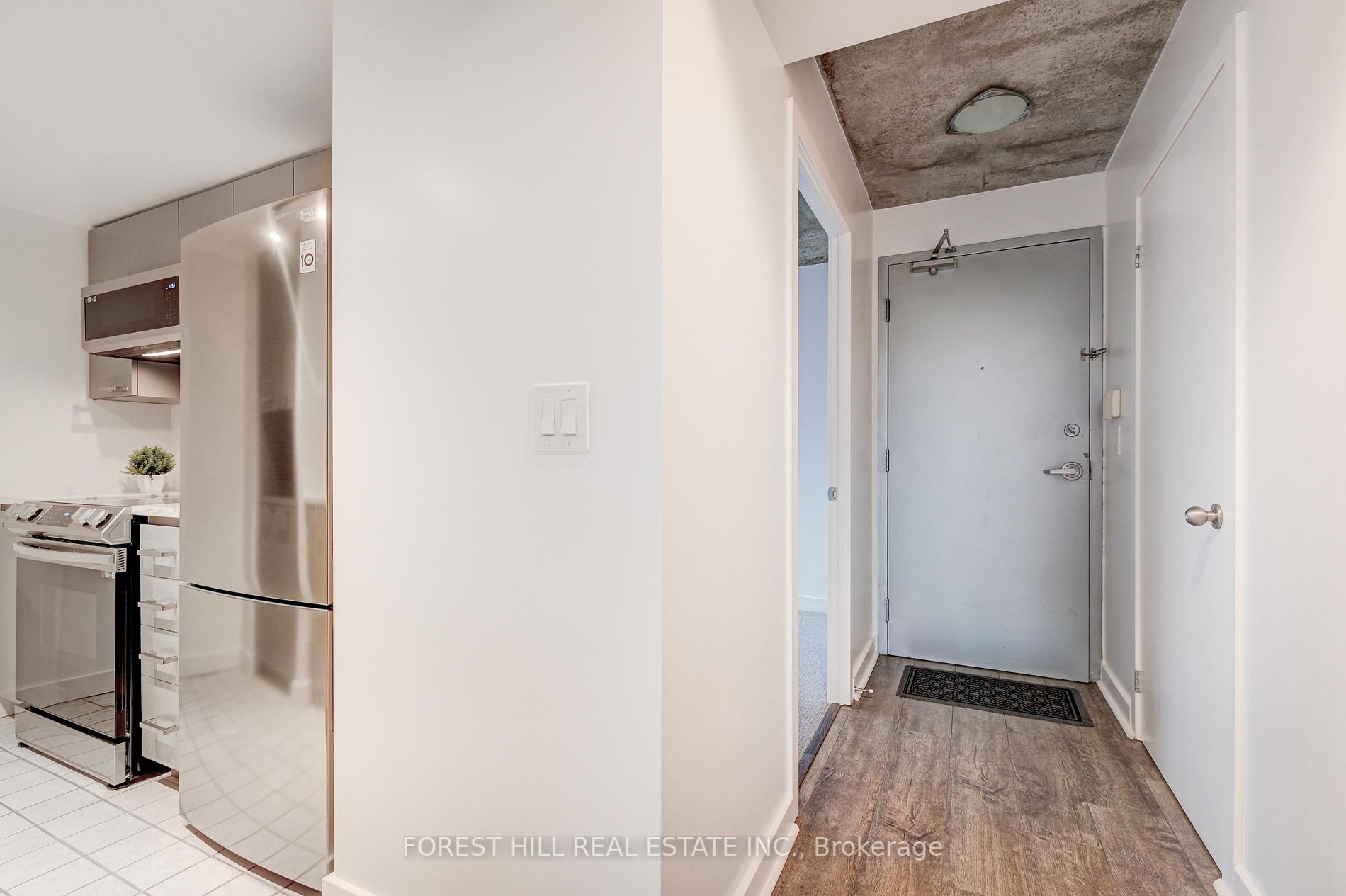 255 Richmond St E, #607