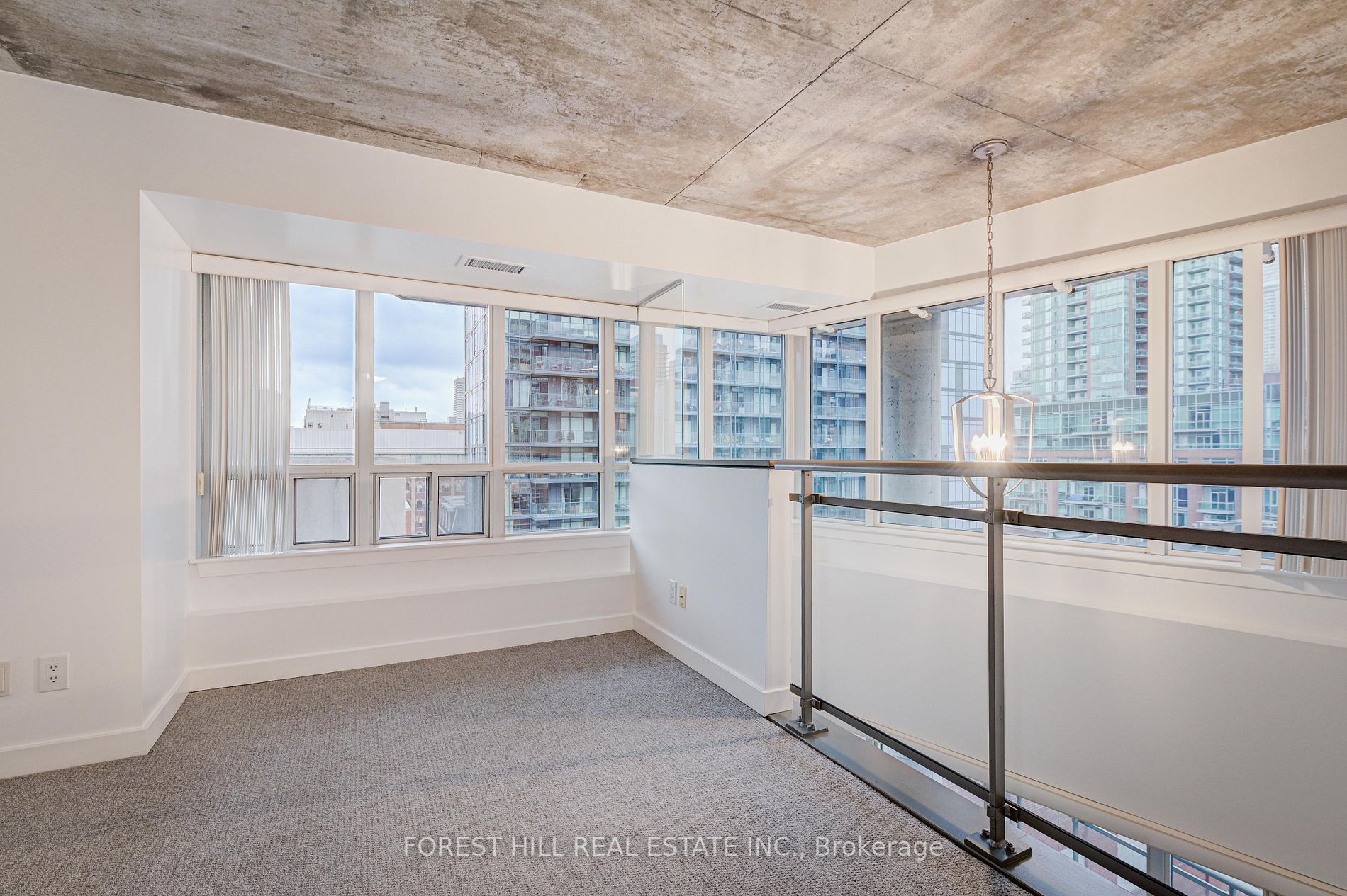255 Richmond St E, #607