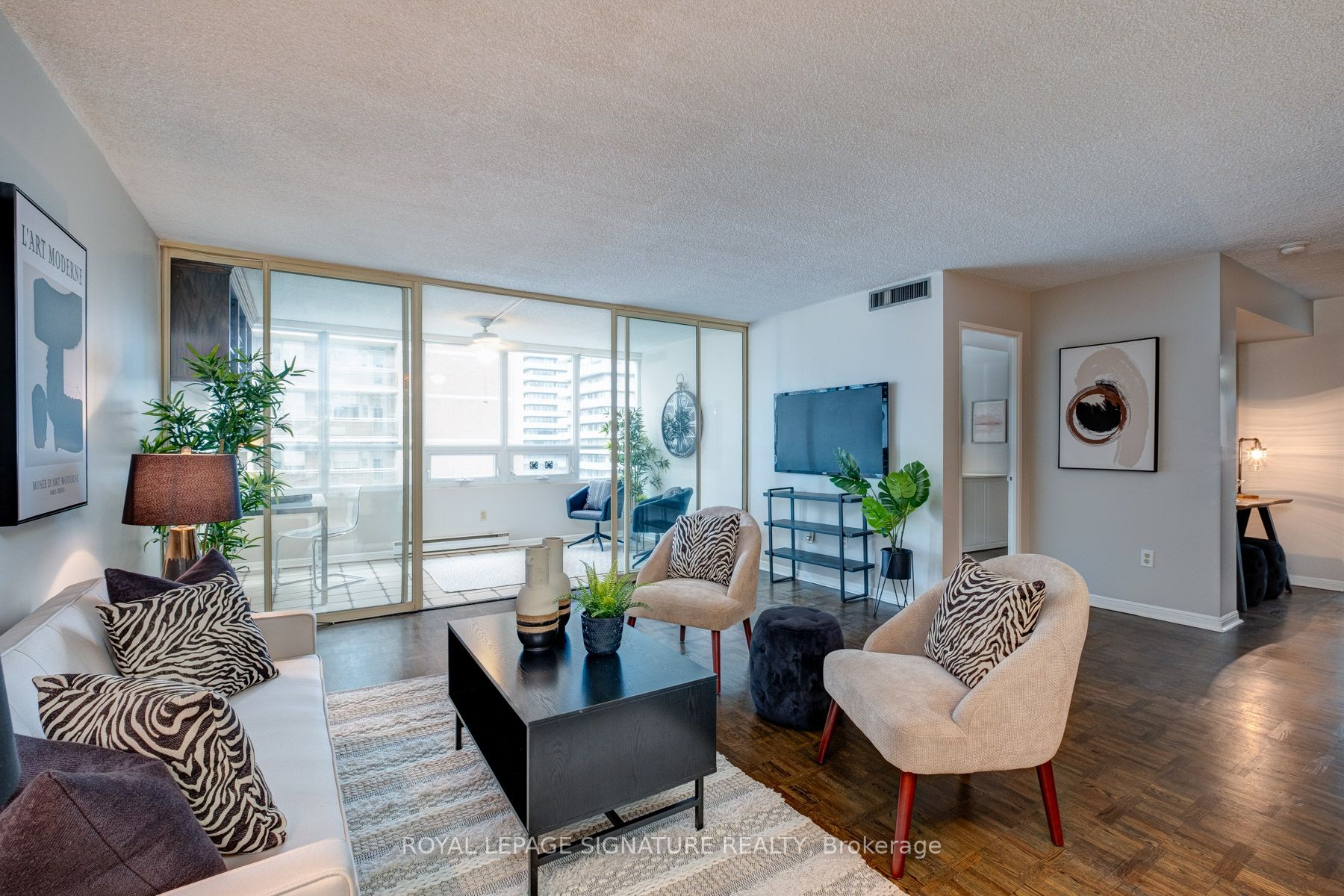 71 Charles St E, #905