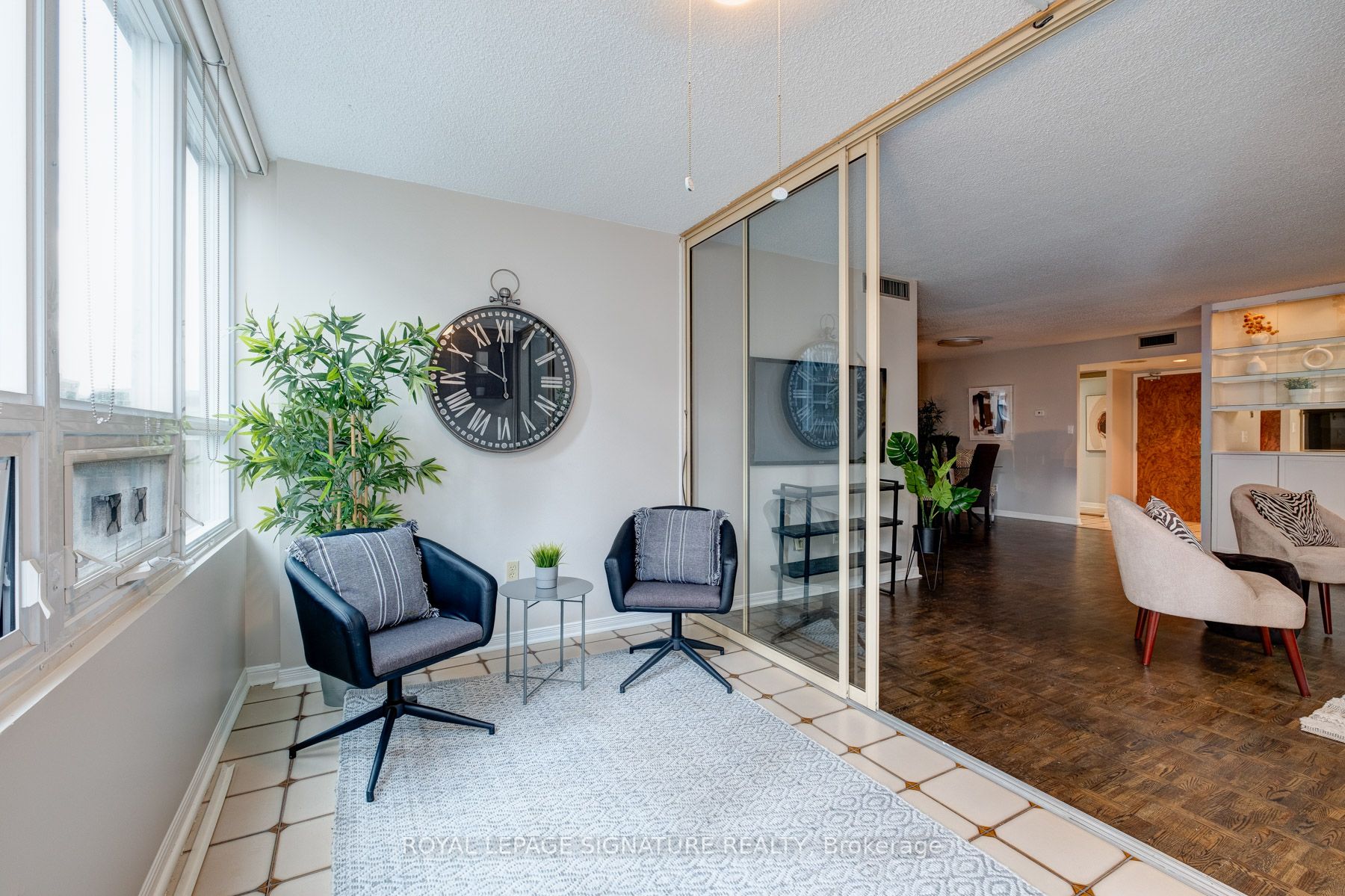 71 Charles St E, #905