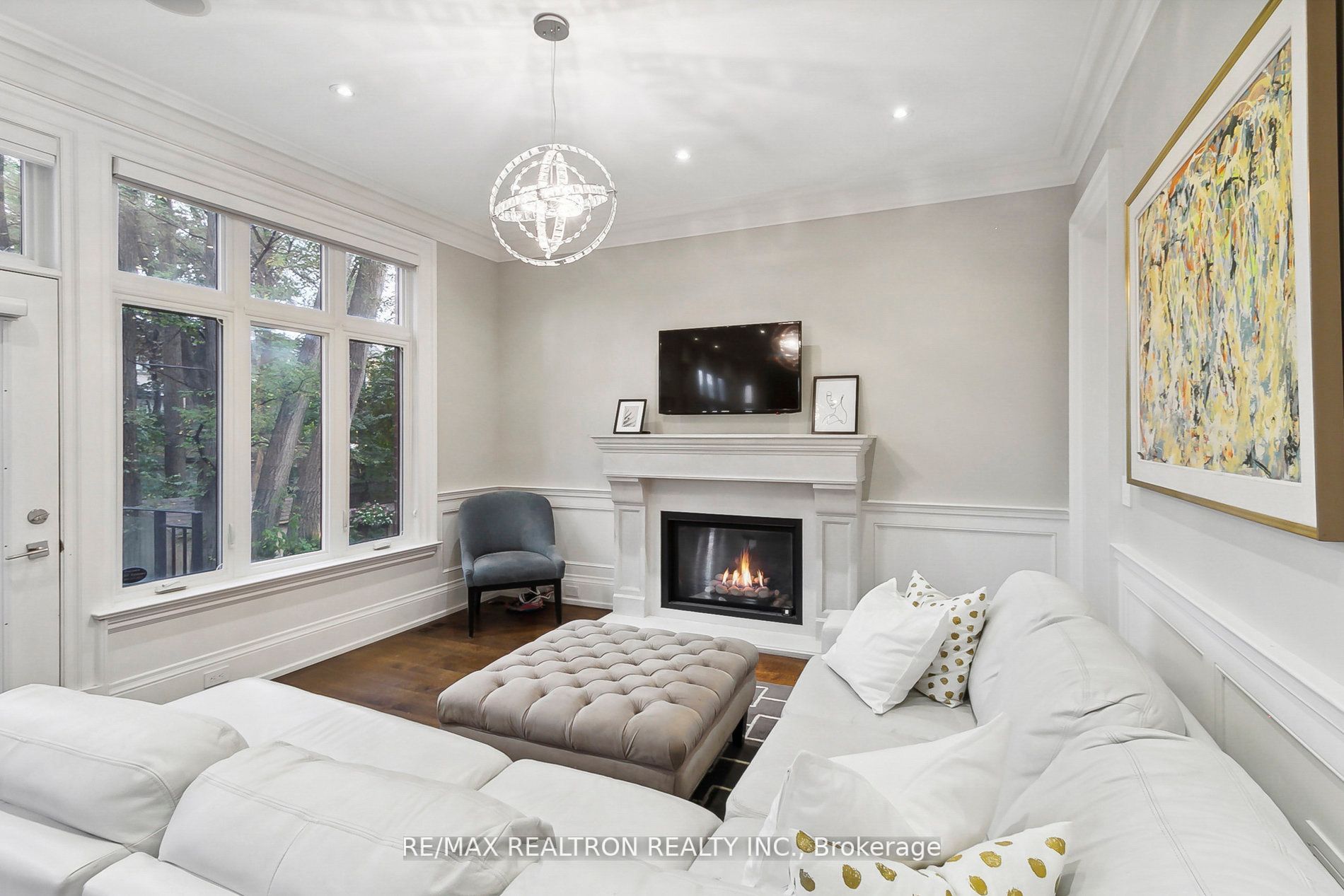592 Deloraine Ave
