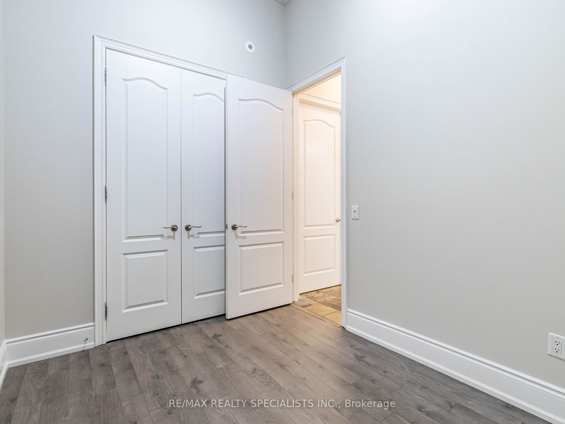 1111 Avenue Rd, #102