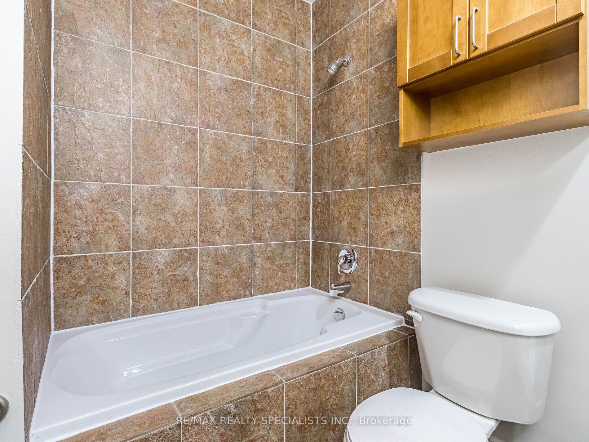 1111 Avenue Rd, #102