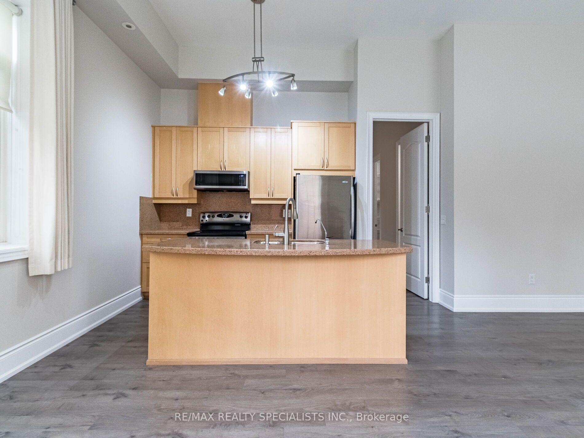 1111 Avenue Rd, #102