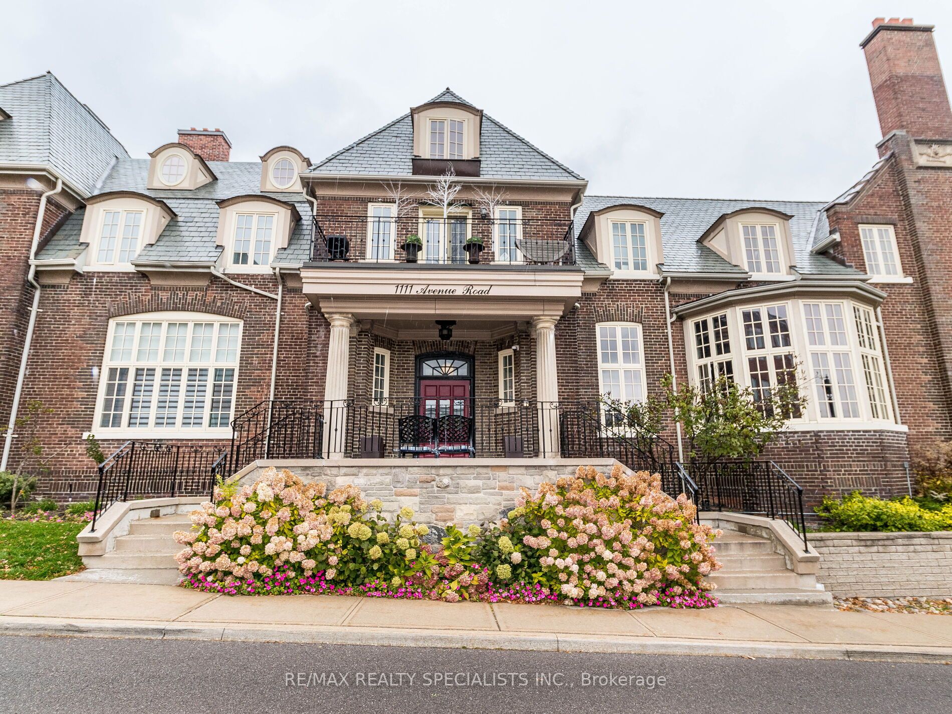1111 Avenue Rd, #102