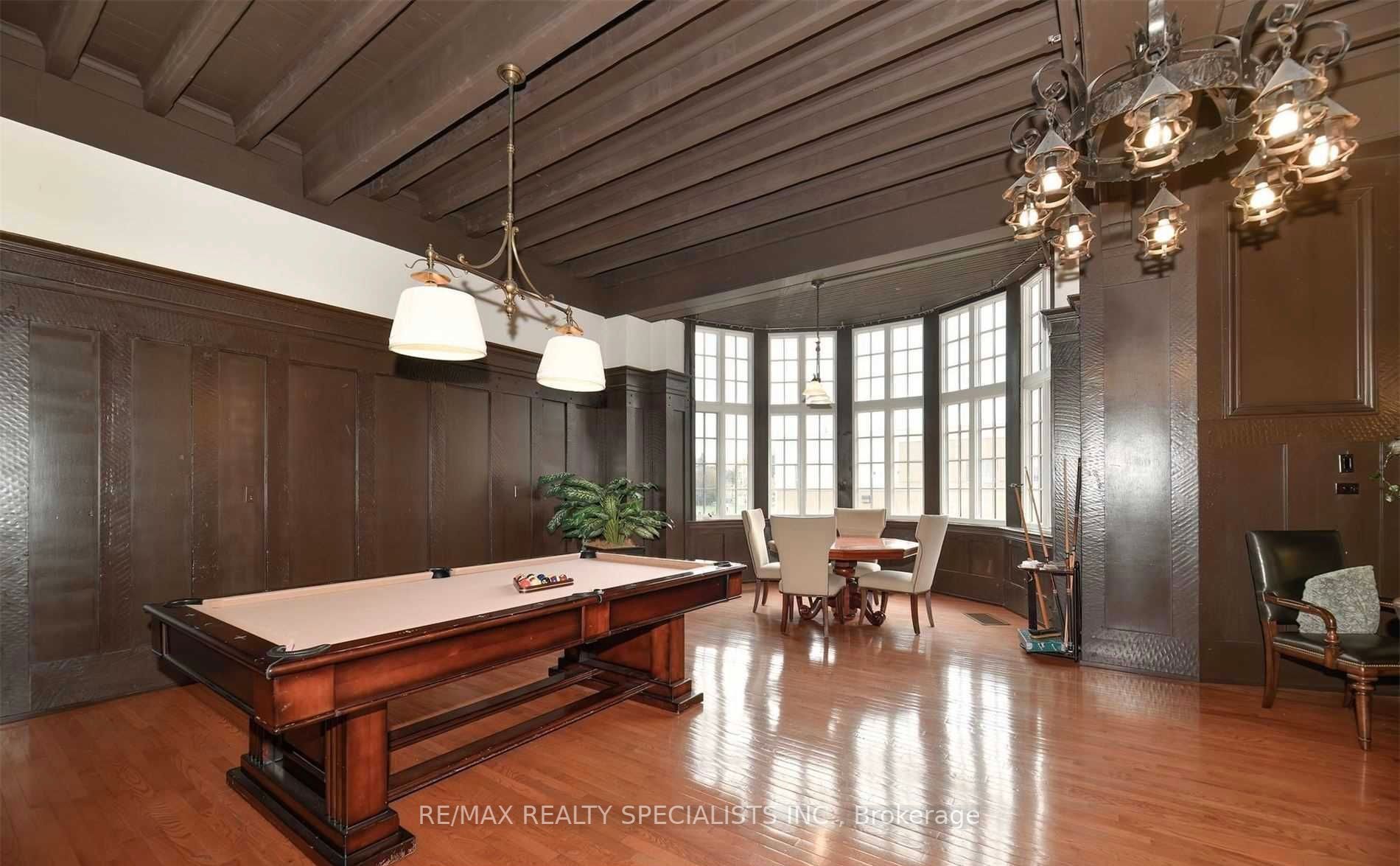 1111 Avenue Rd, #102