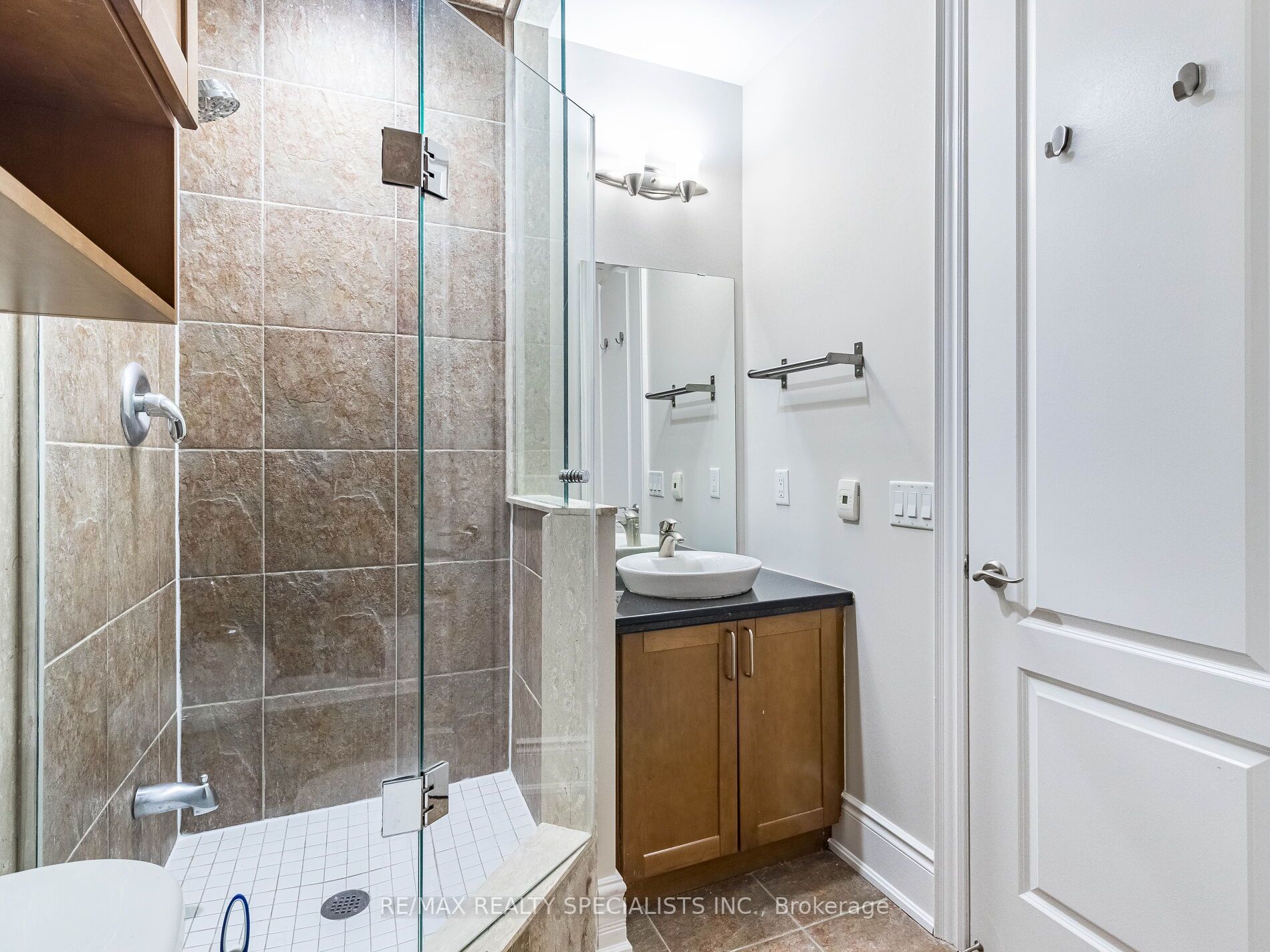 1111 Avenue Rd, #102