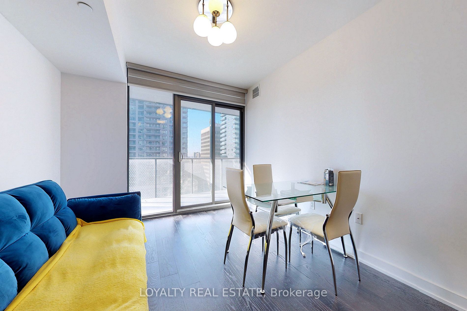 11 Wellesley St W, #1107