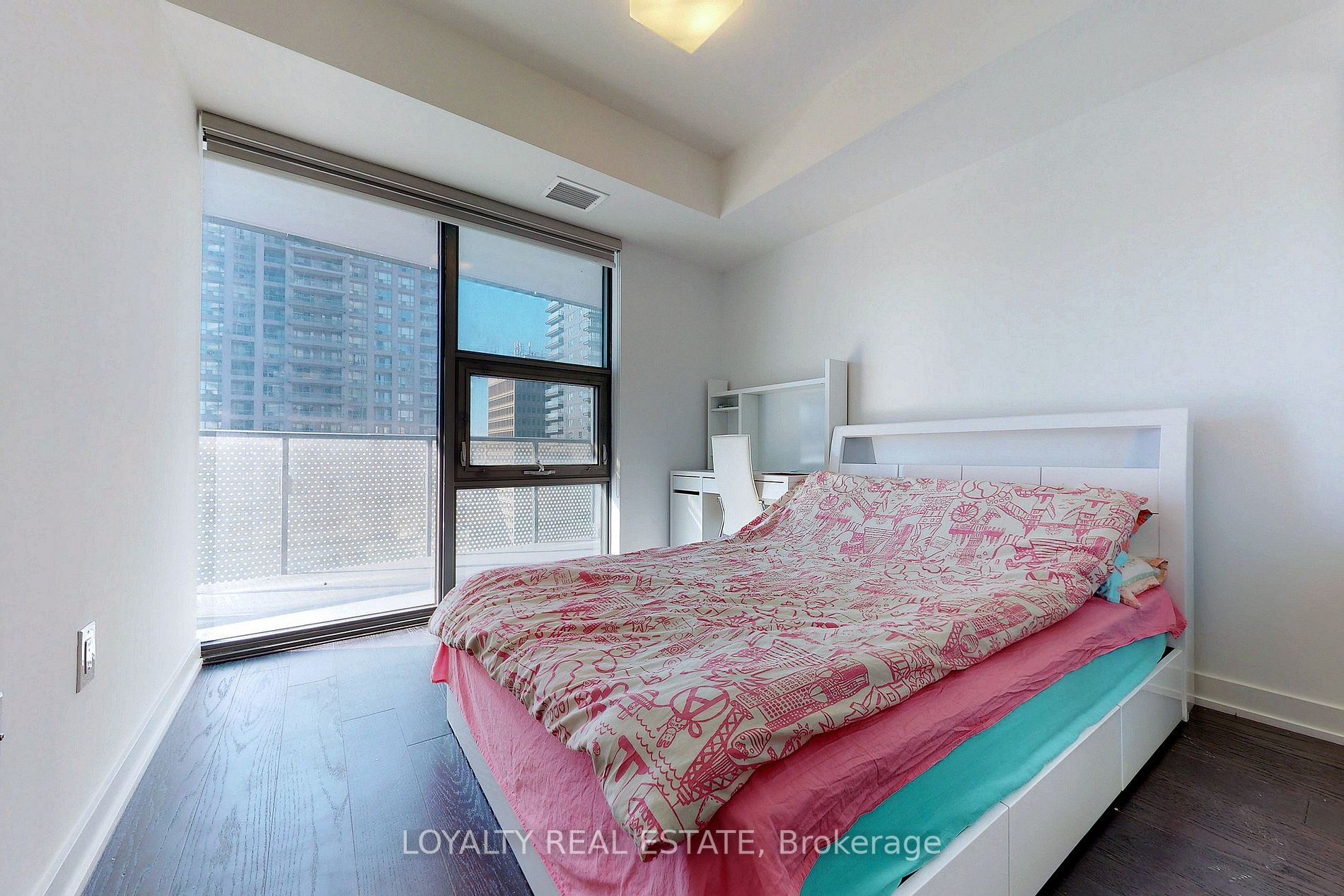 11 Wellesley St W, #1107