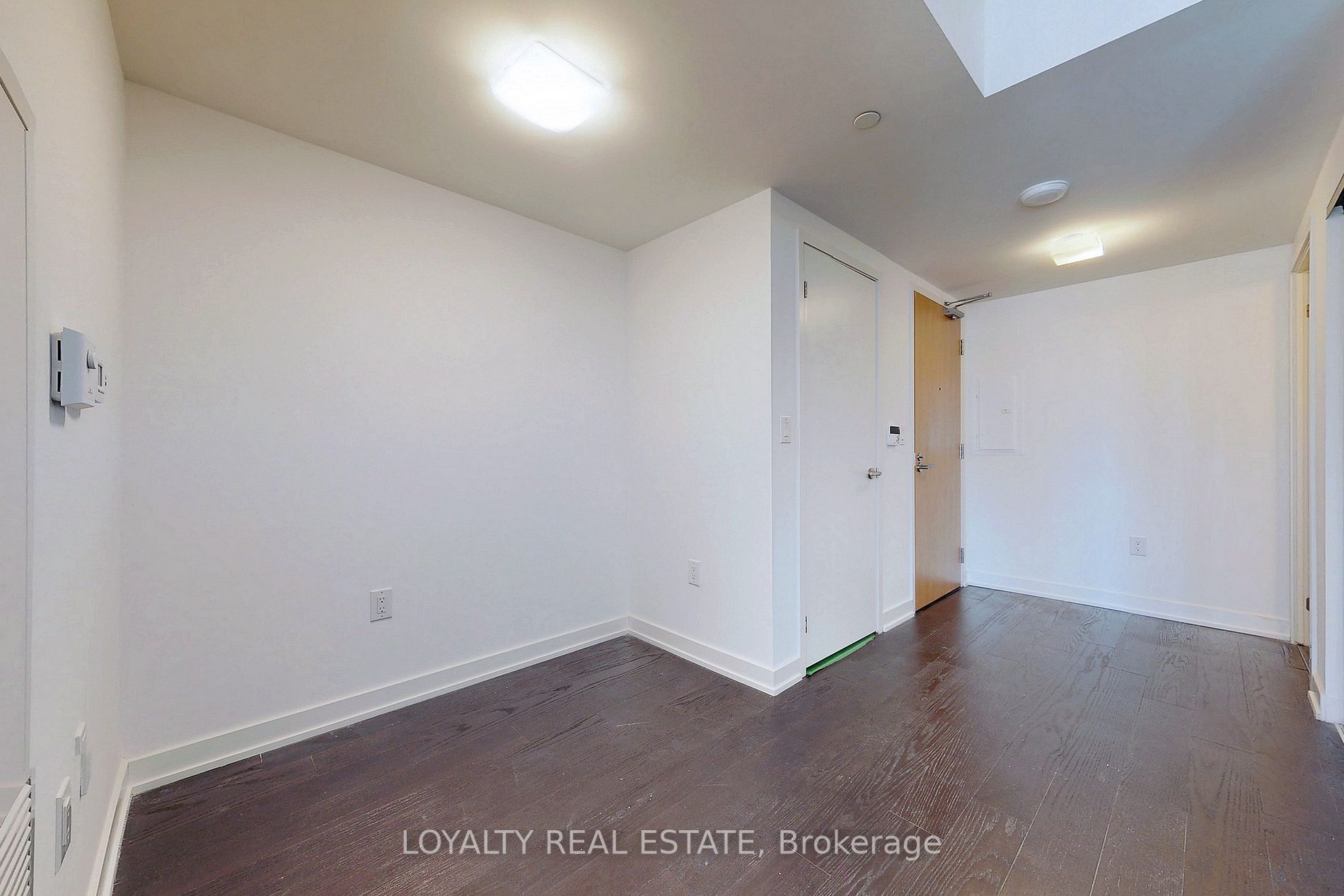 11 Wellesley St W, #1107