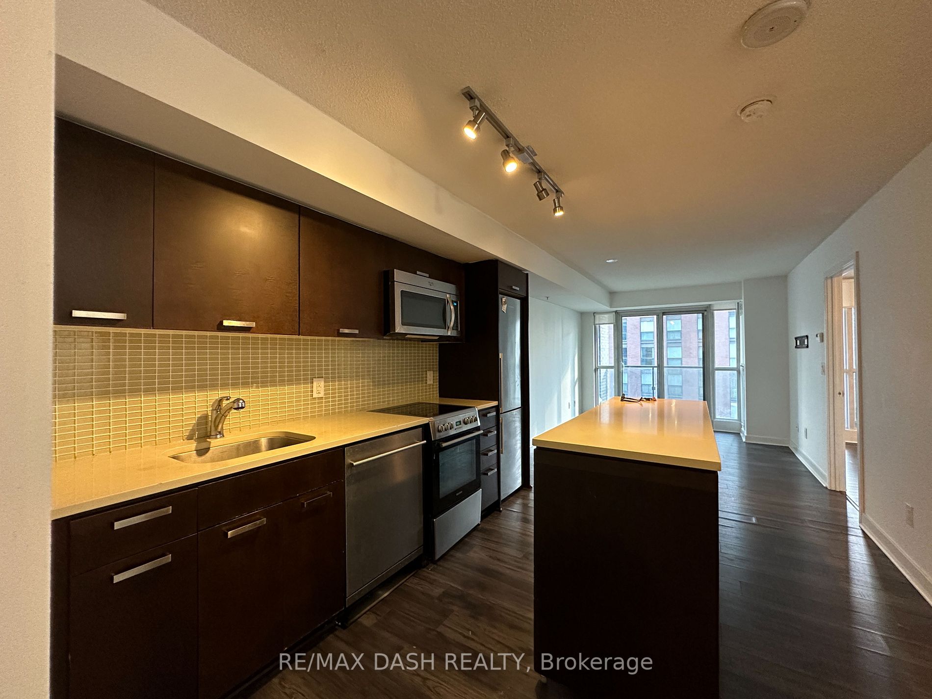 295 Adelaide St W, #512