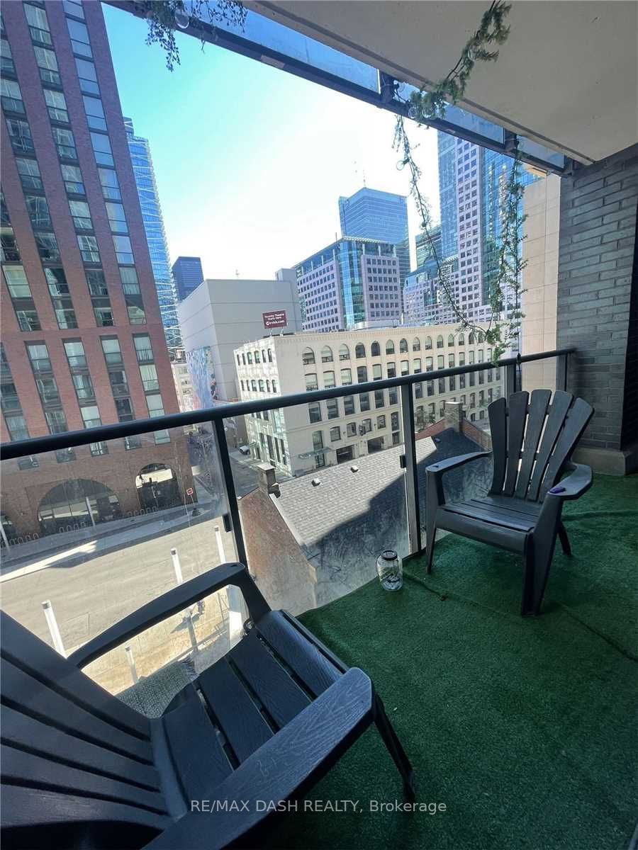 295 Adelaide St W, #512