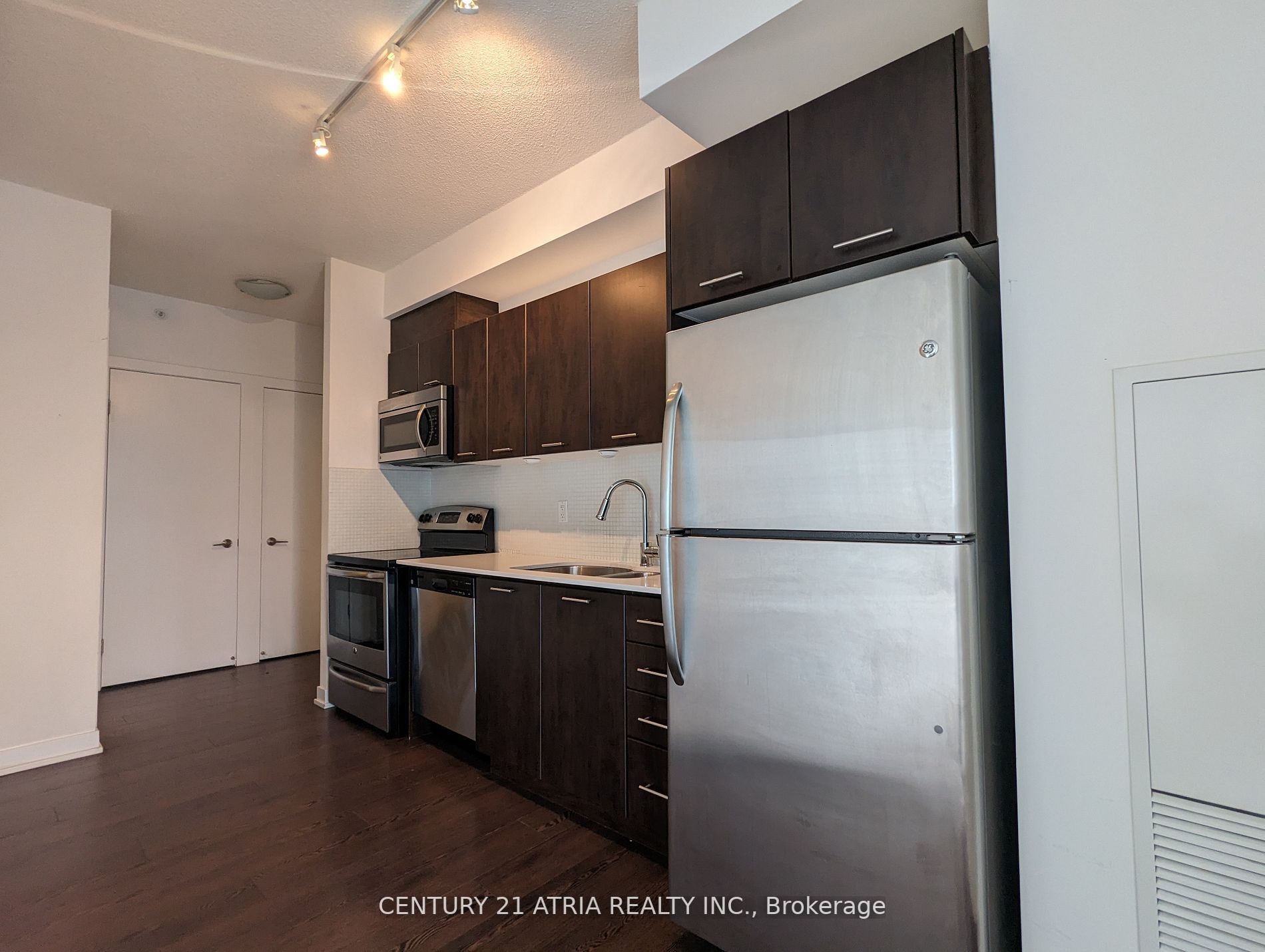 20 Bruyeres Mews, #1805