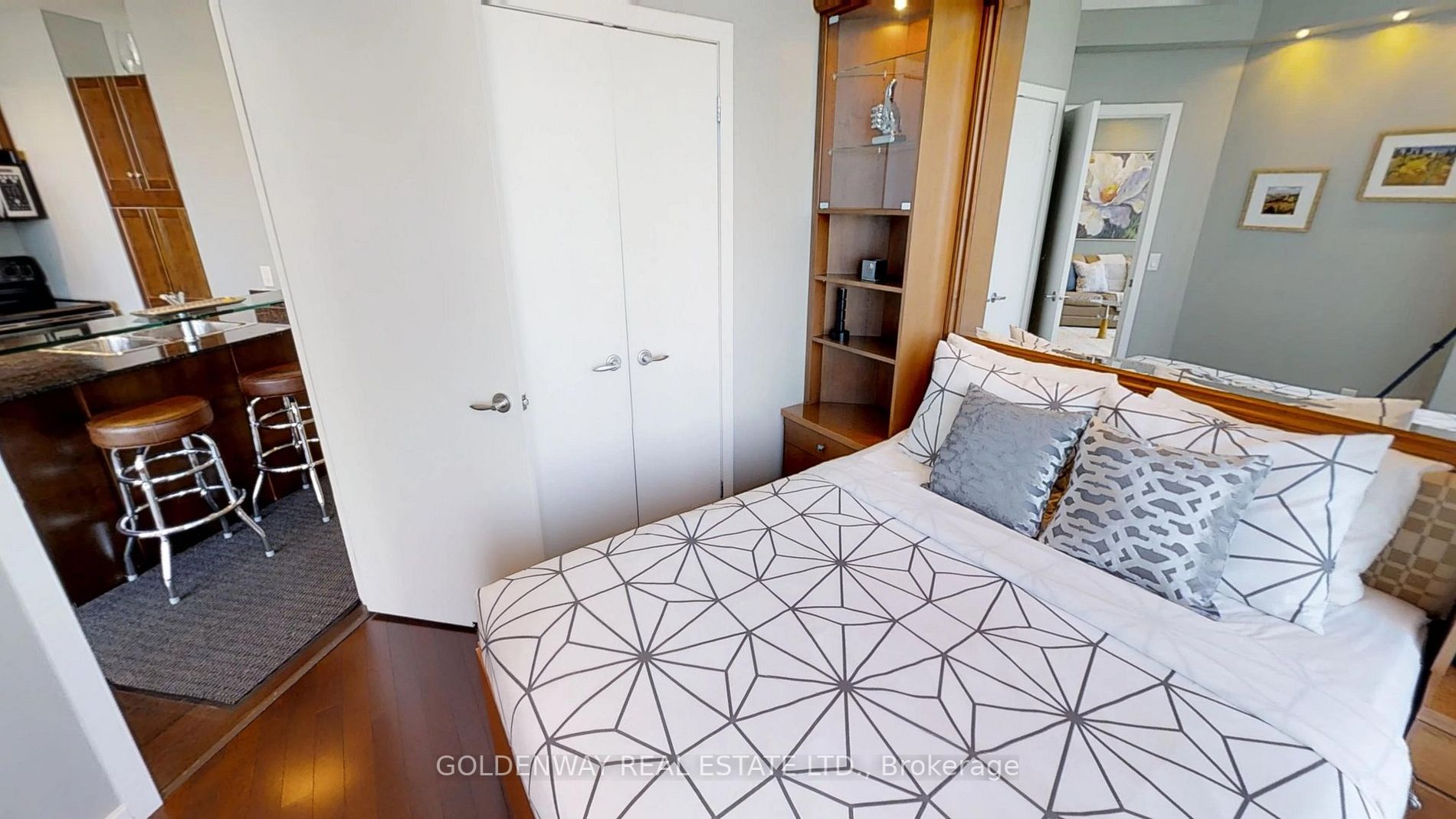 8 York St, #2013