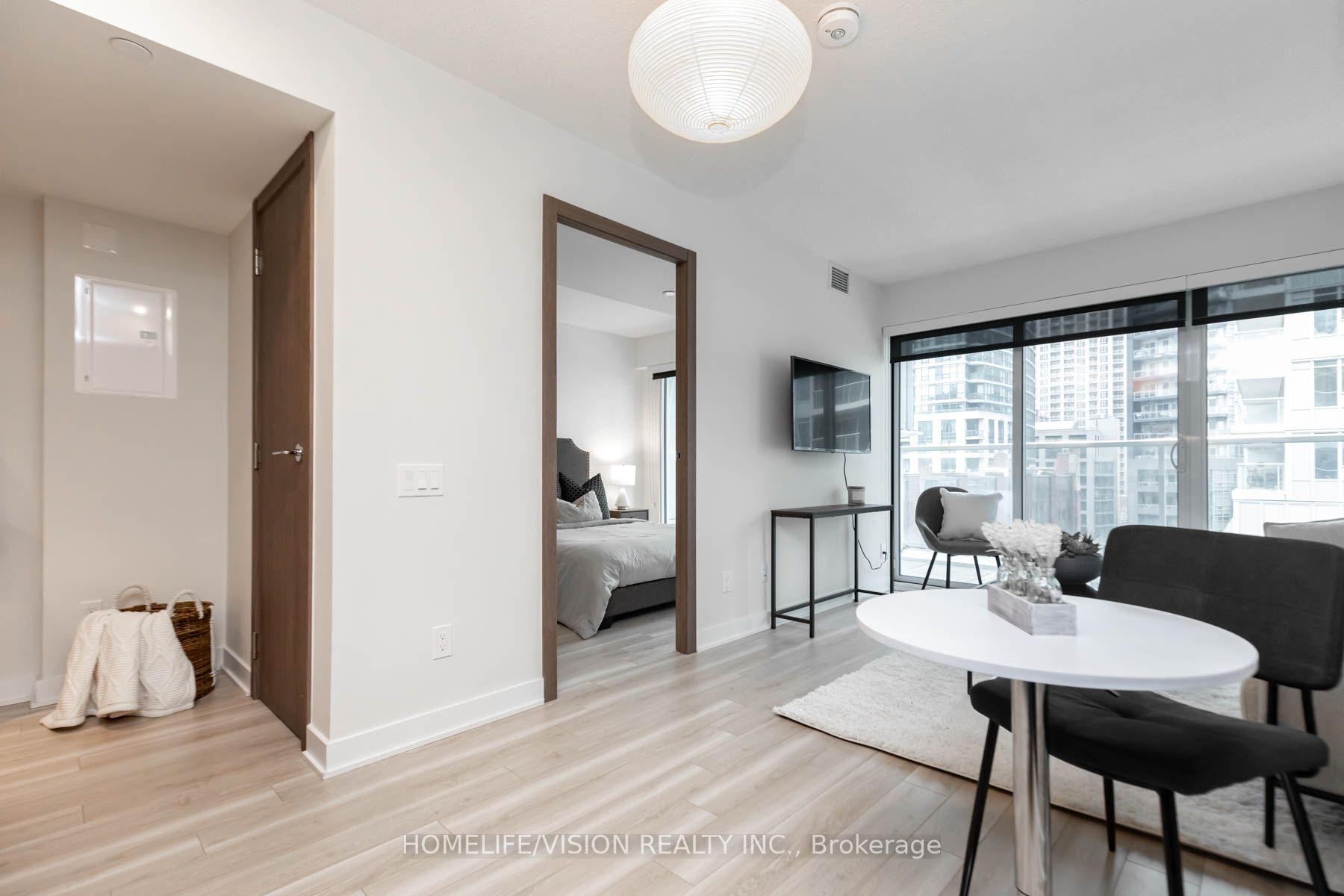 17 Bathurst St, #603