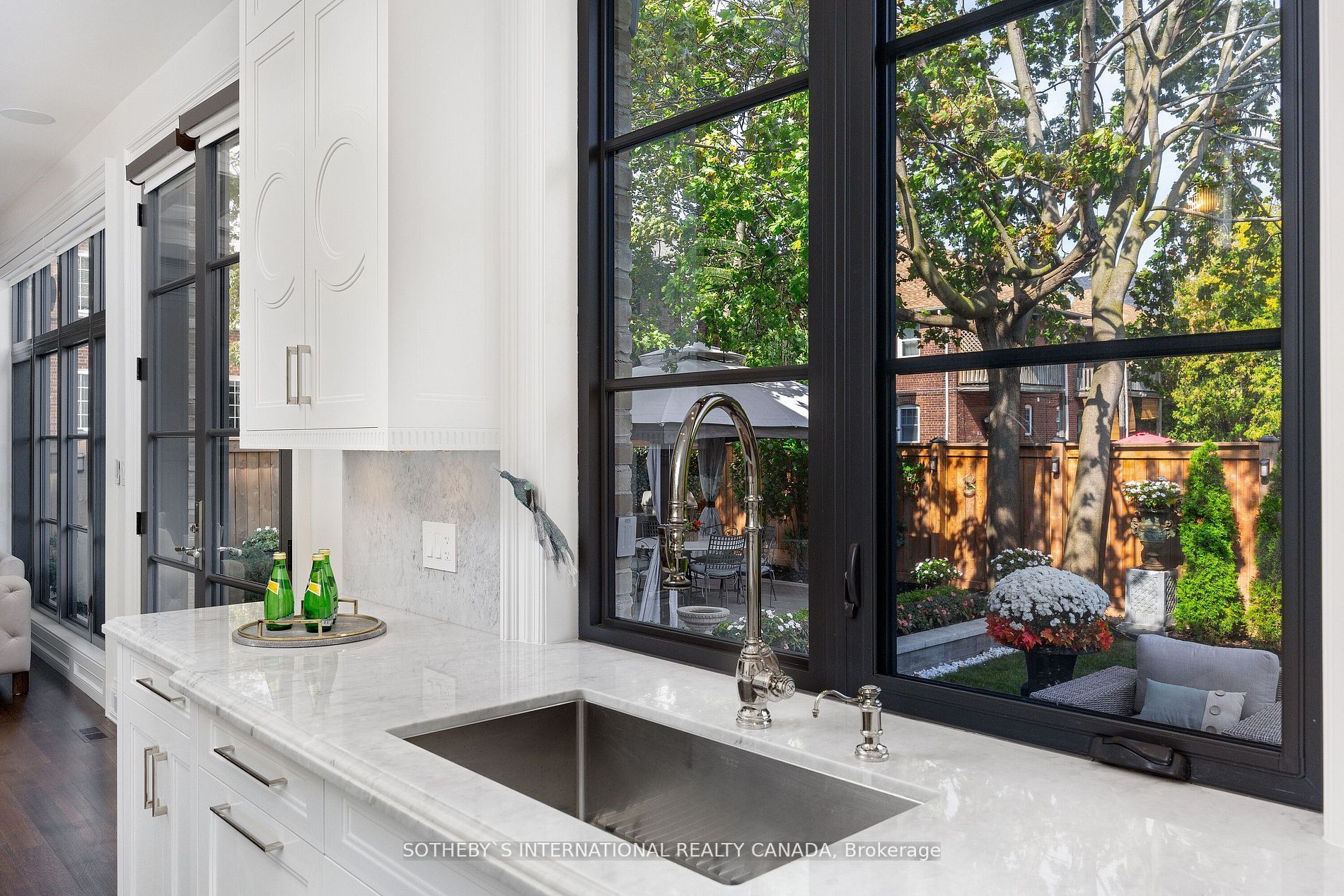 22 Hillhurst Blvd