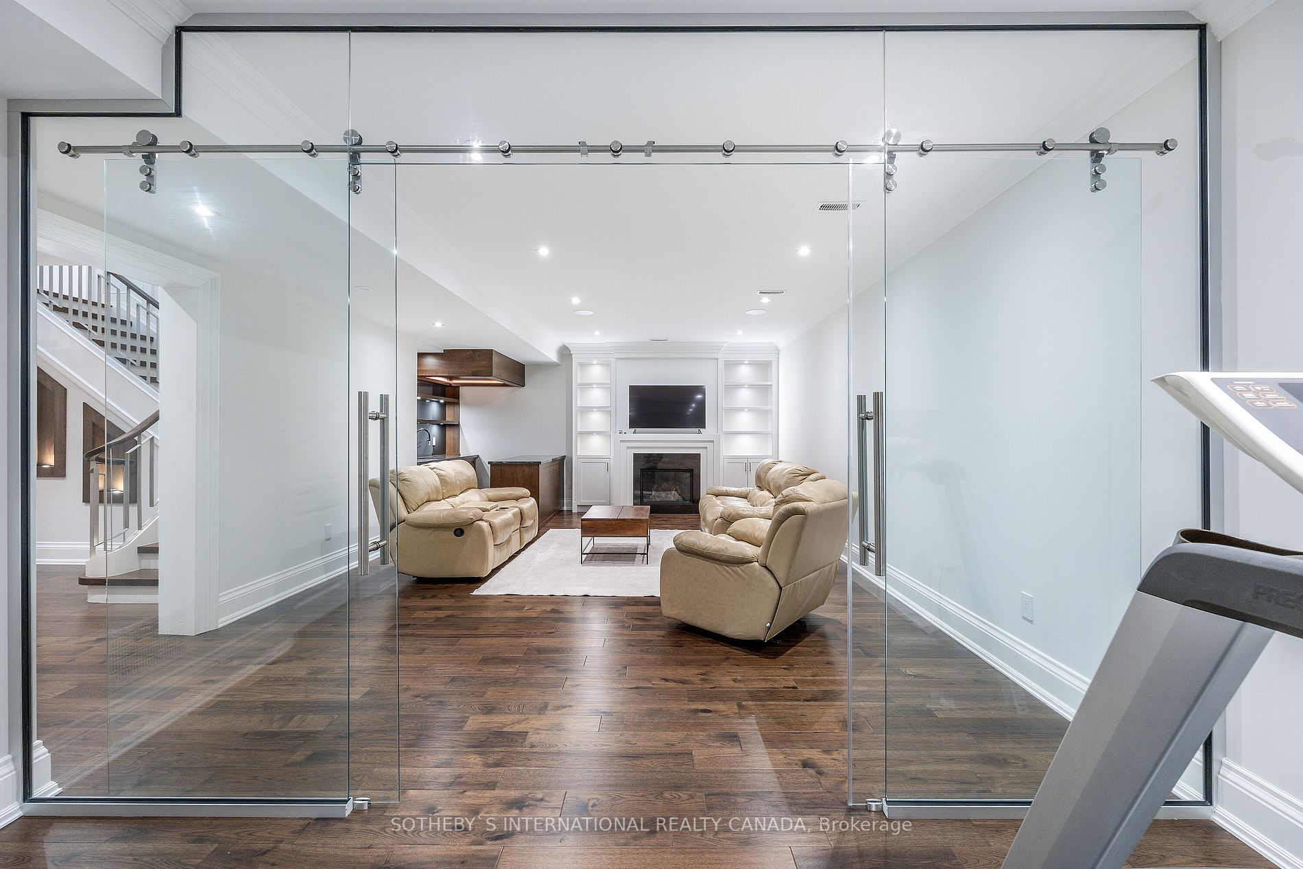 22 Hillhurst Blvd