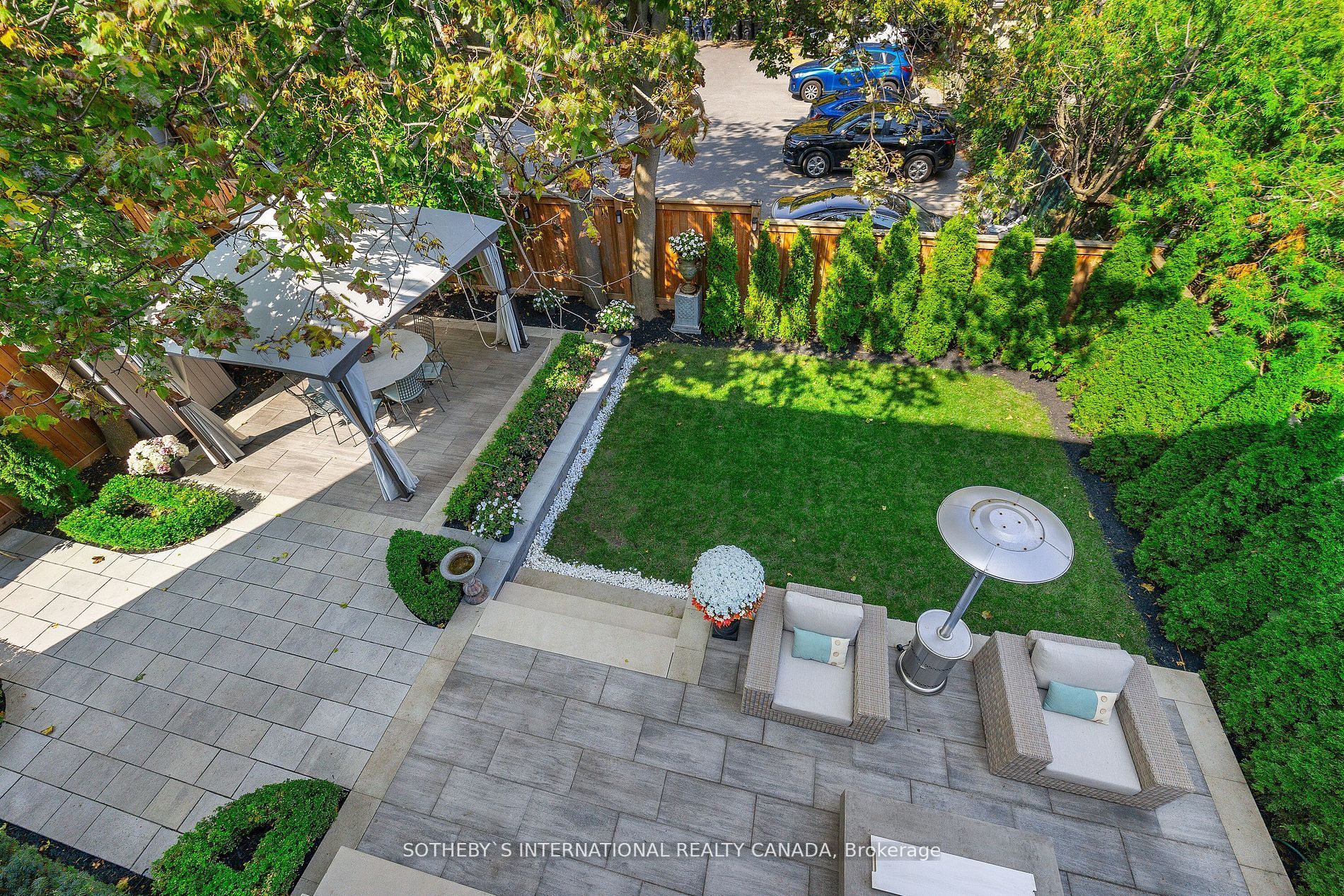 22 Hillhurst Blvd