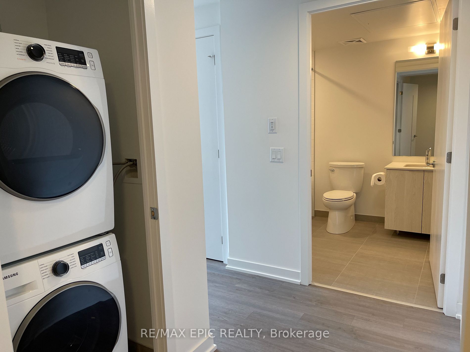 357 King St W, #4003