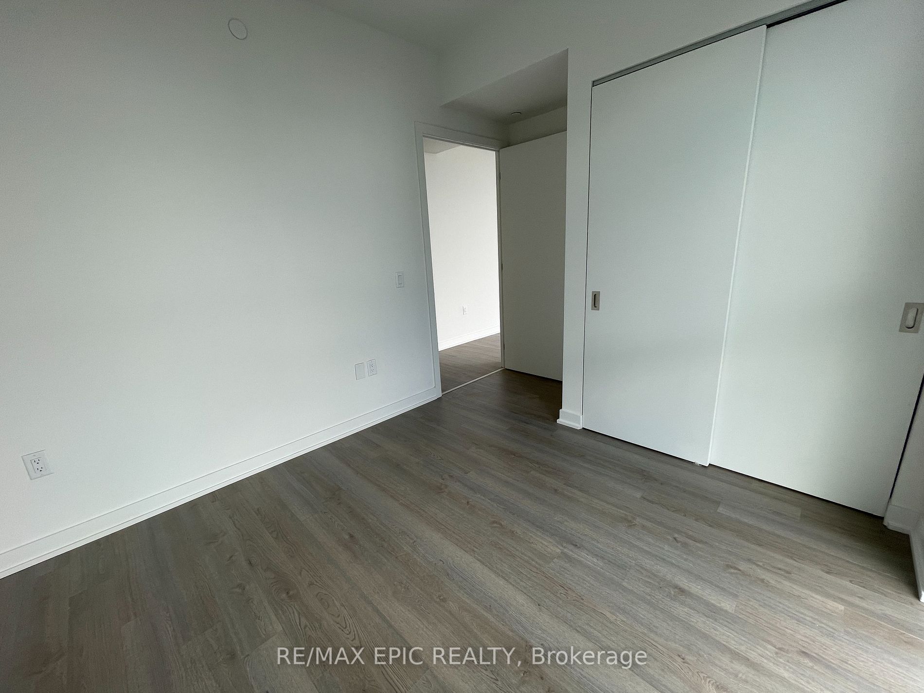 357 King St W, #4003