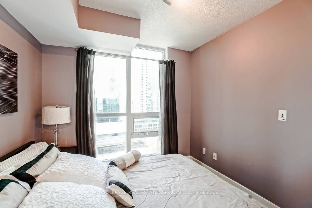12 Yonge St, #1311