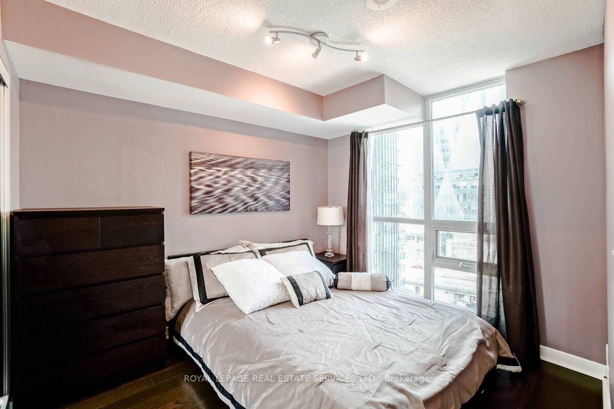 12 Yonge St, #1311