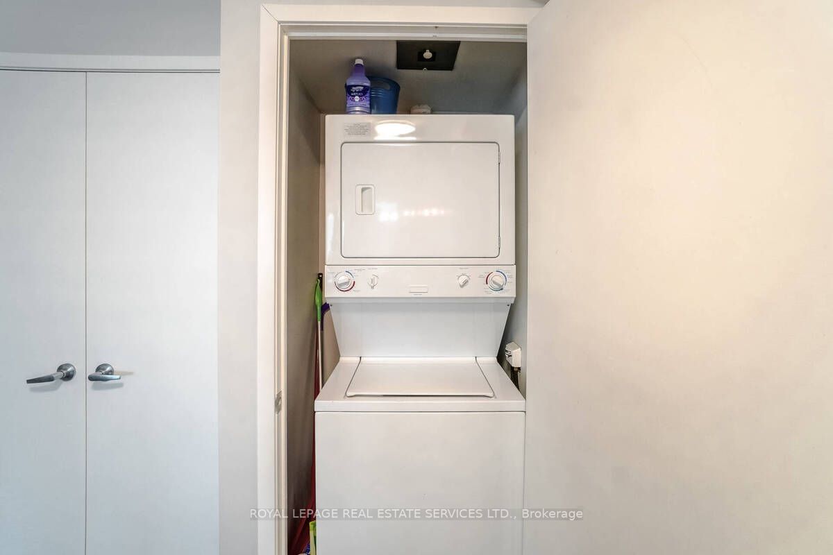 12 Yonge St, #1311