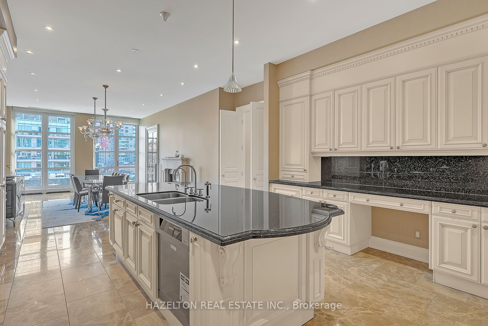 118 Yorkville Ave, #601