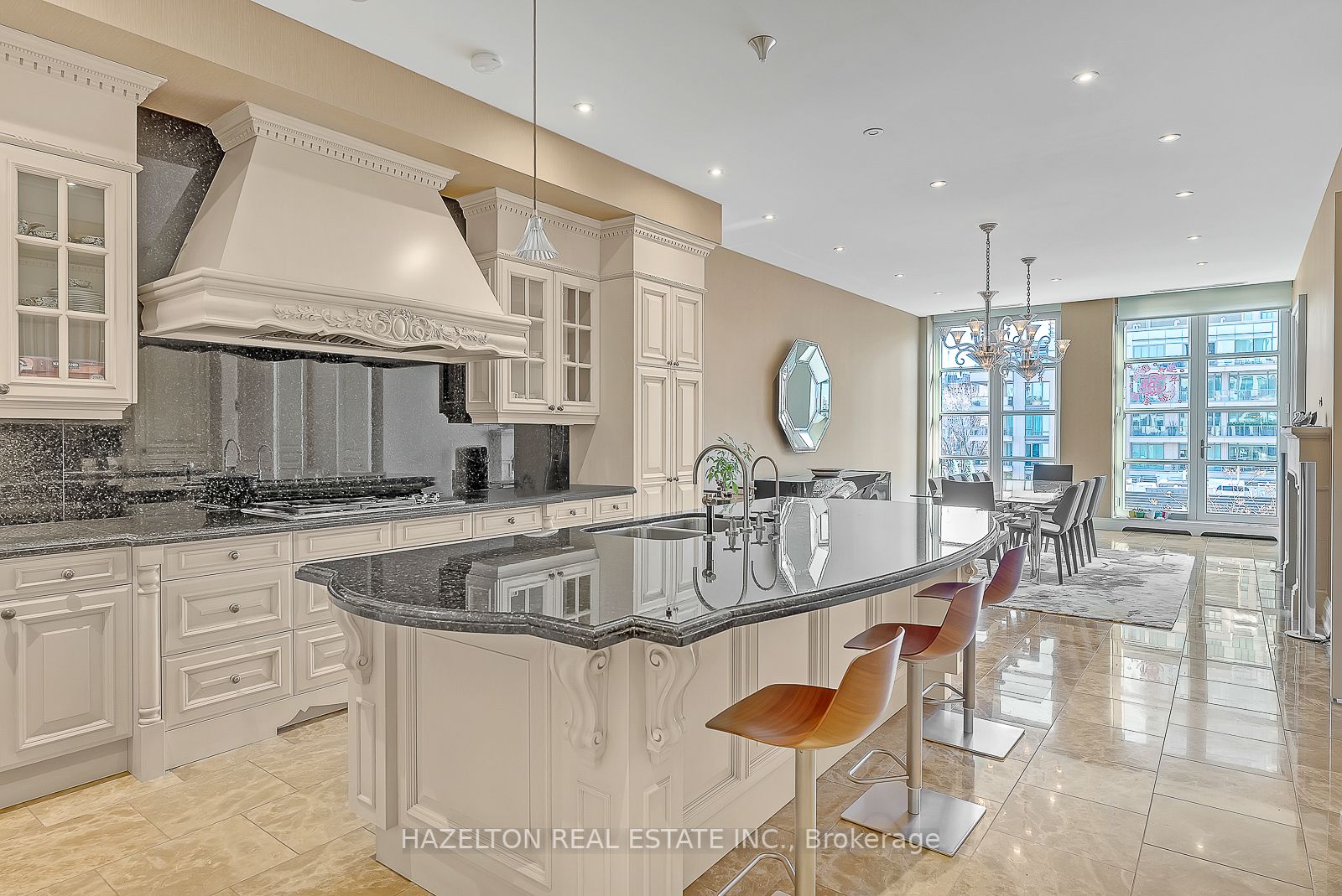 118 Yorkville Ave, #601