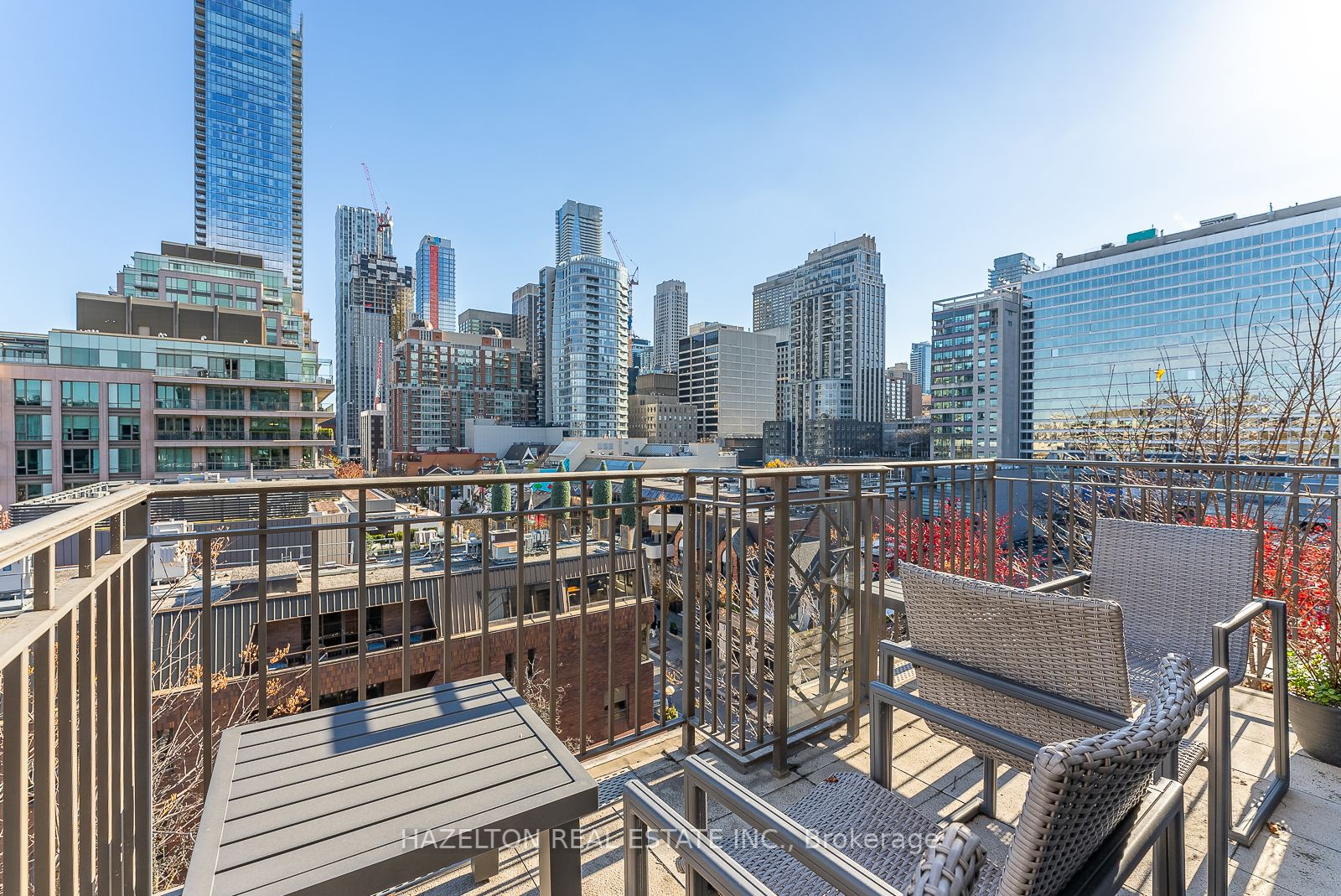 118 Yorkville Ave, #601