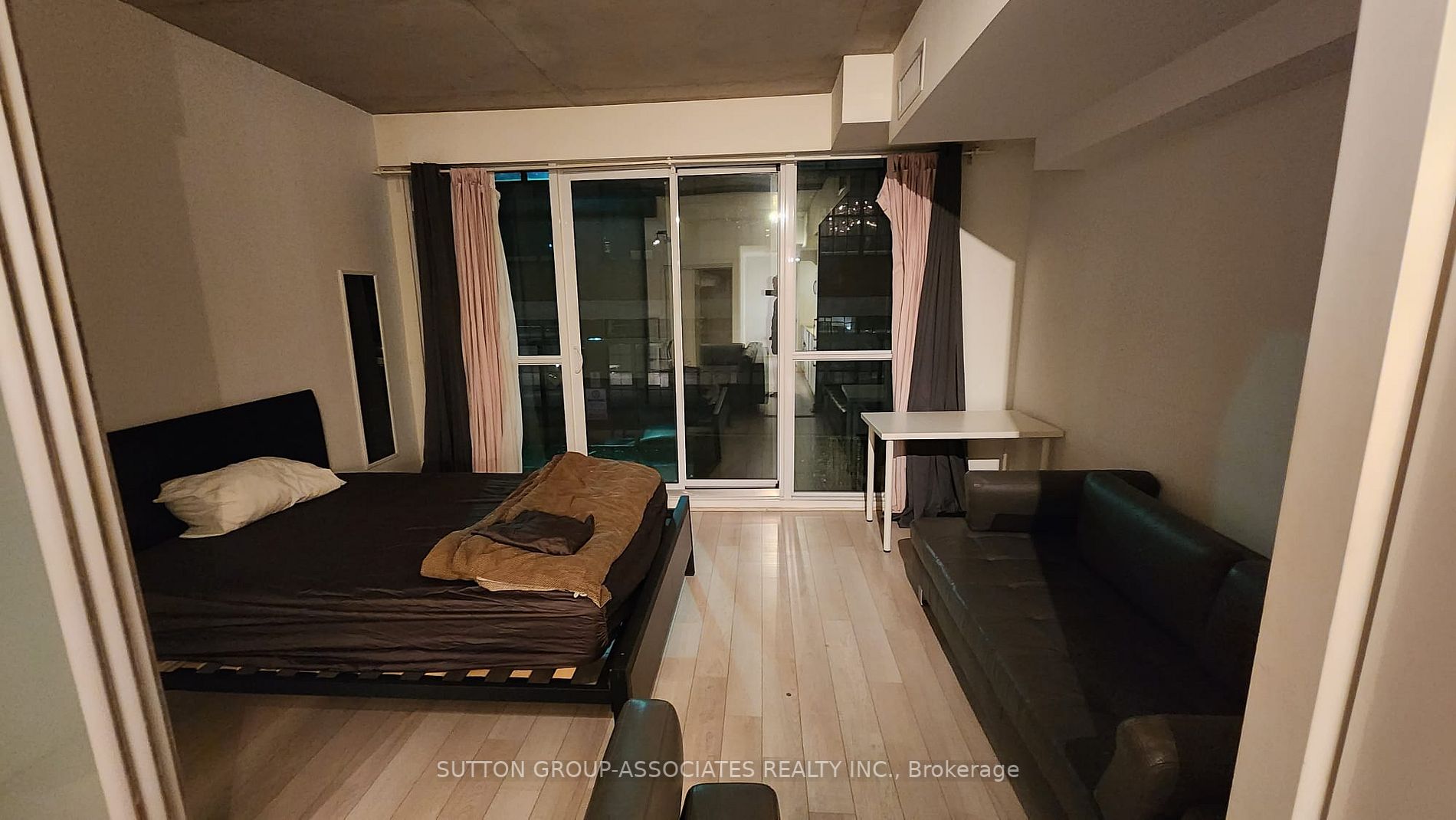 5 Hanna Ave, #207
