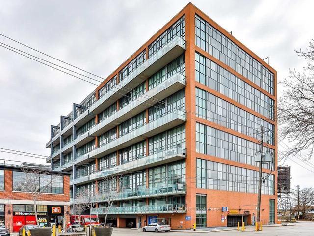 5 Hanna Ave, #207