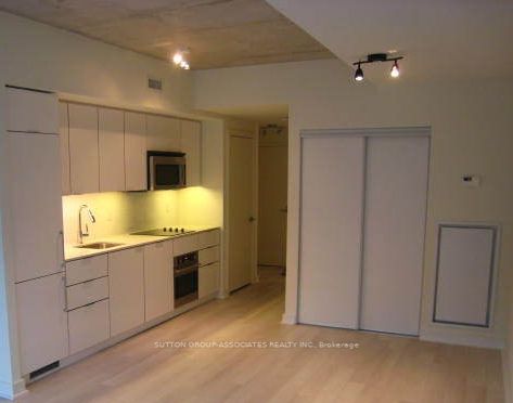 5 Hanna Ave, #207