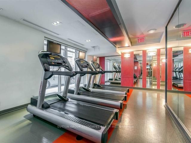 5 Hanna Ave, #207