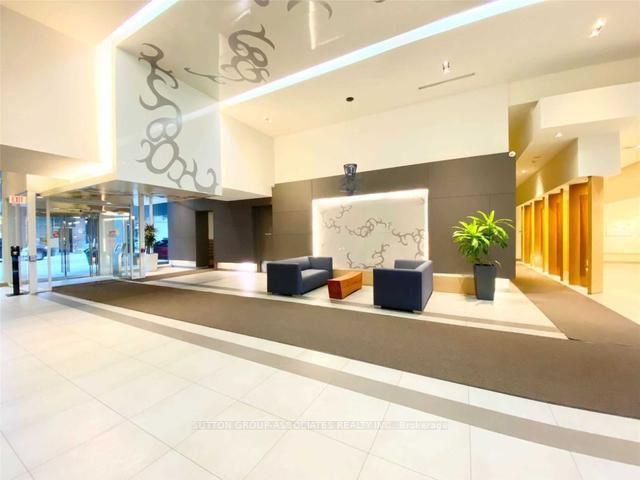 5 Hanna Ave, #207