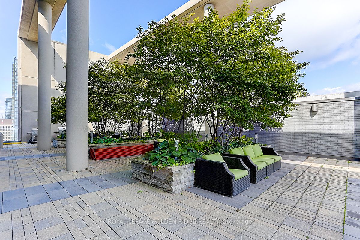 770 Bay St, #1008