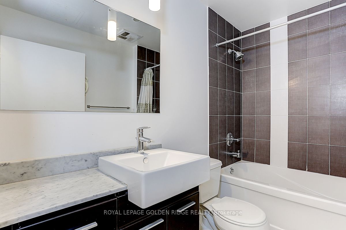 770 Bay St, #1008