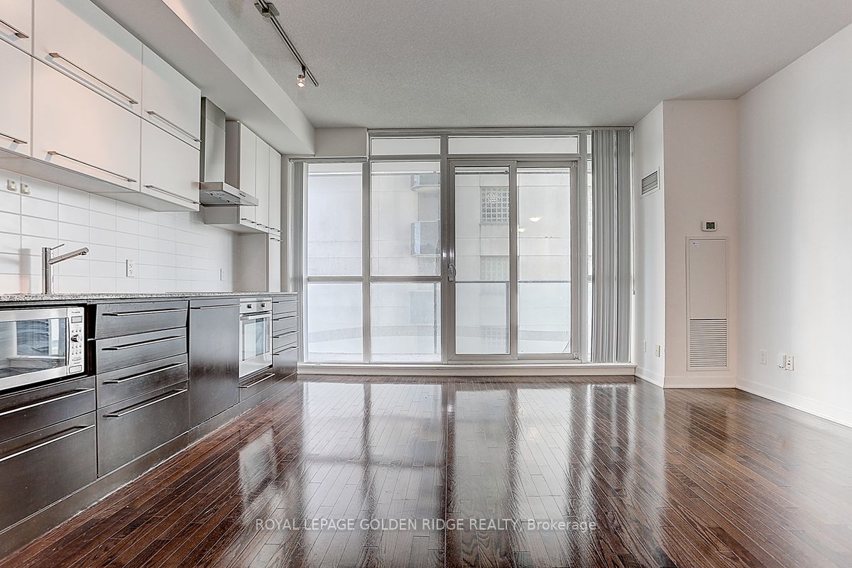 770 Bay St, #1008