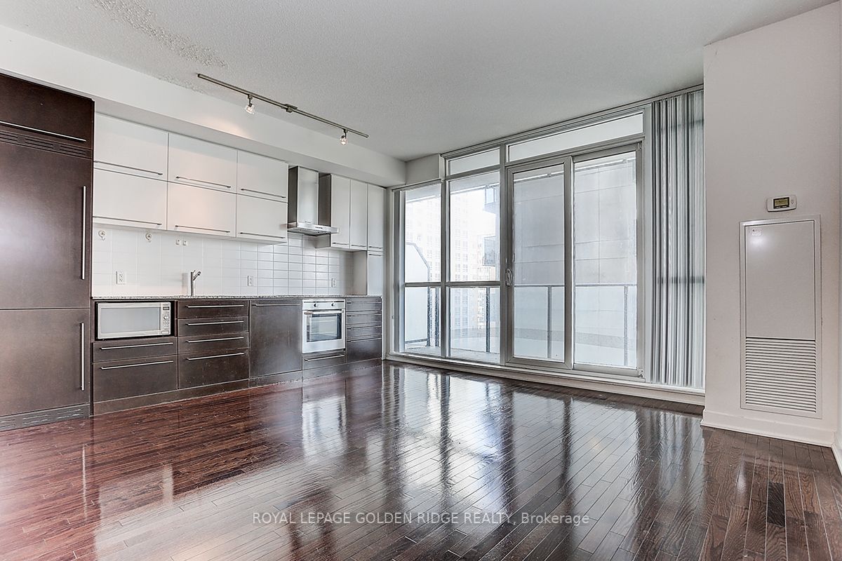 770 Bay St, #1008