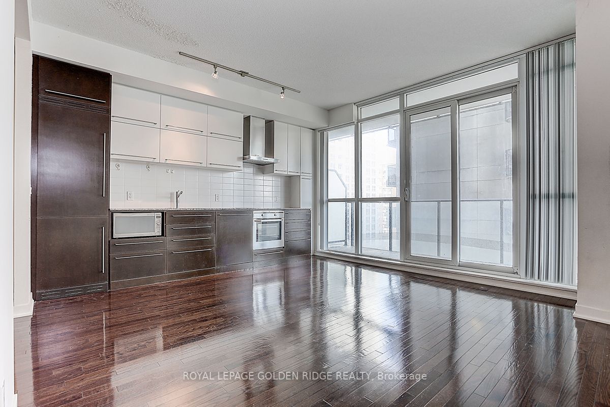 770 Bay St, #1008