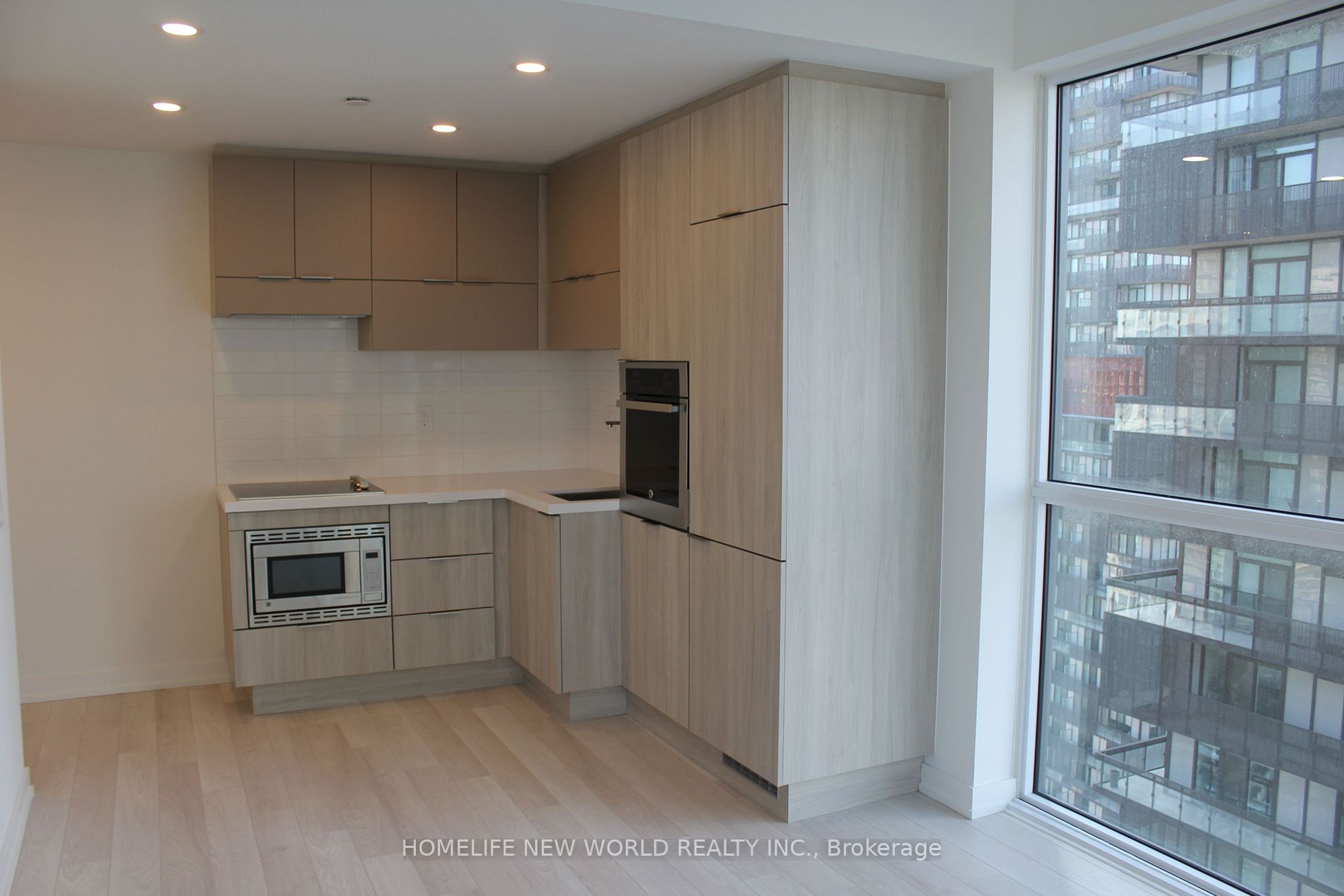 39 Roehampton Ave, #2708