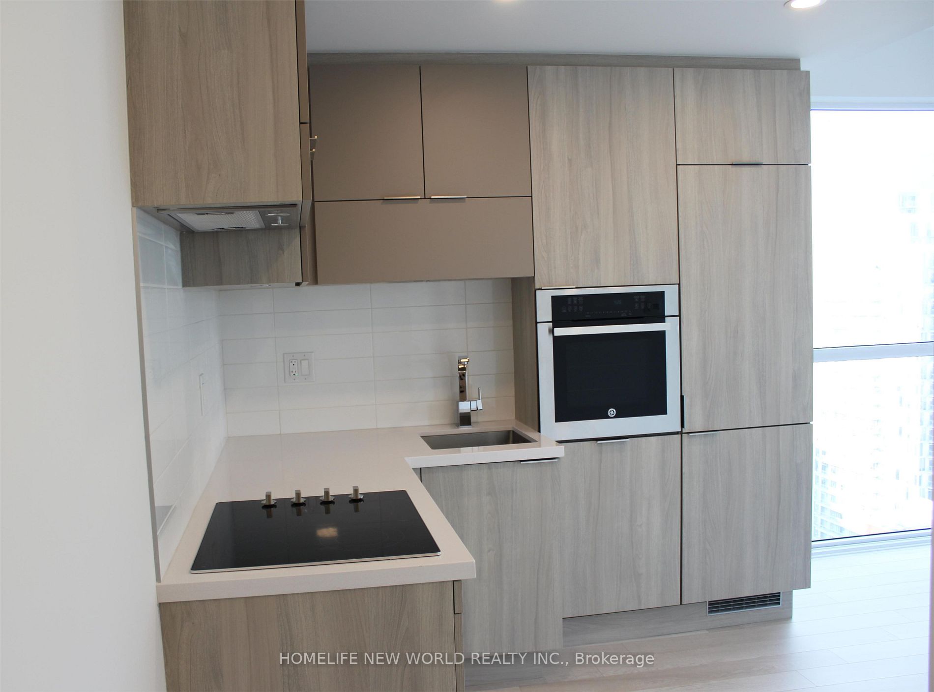 39 Roehampton Ave, #2708