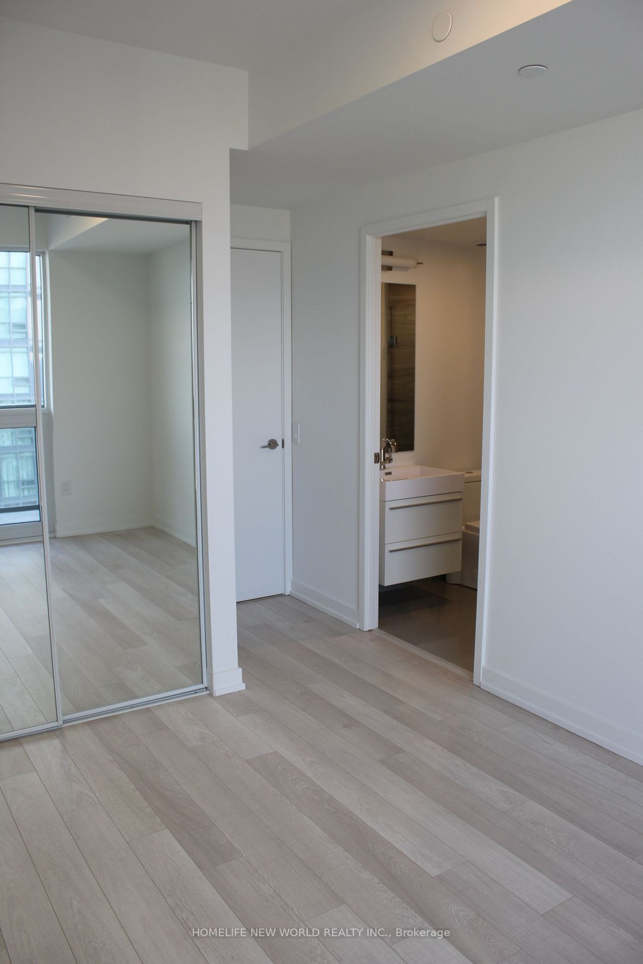 39 Roehampton Ave, #2708