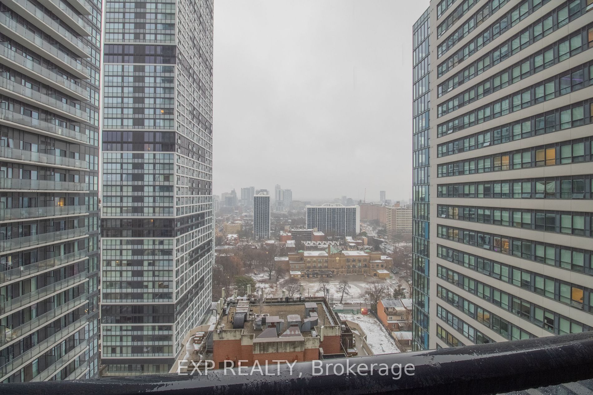 77 Mutual Street, #2210
