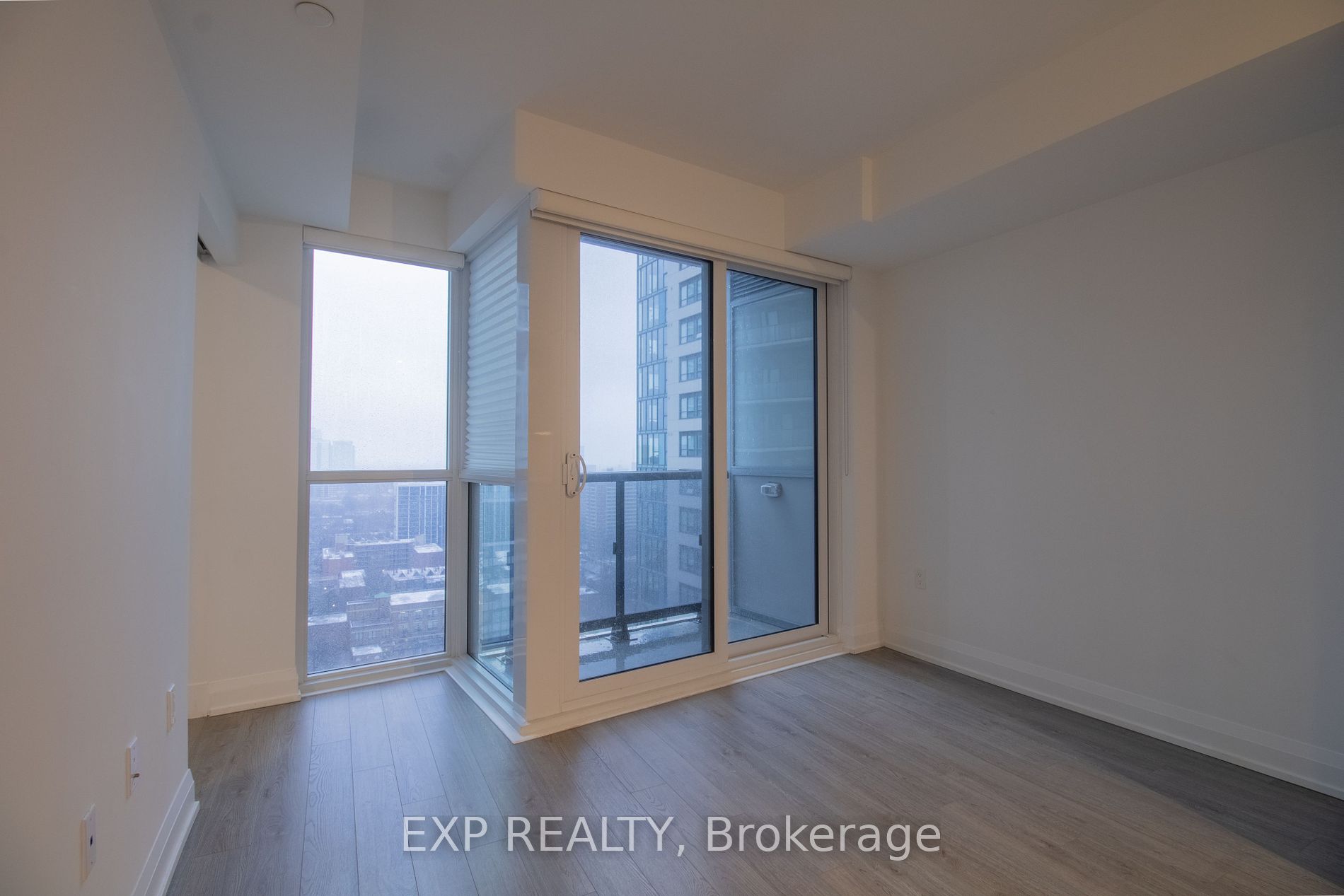 77 Mutual Street, #2210