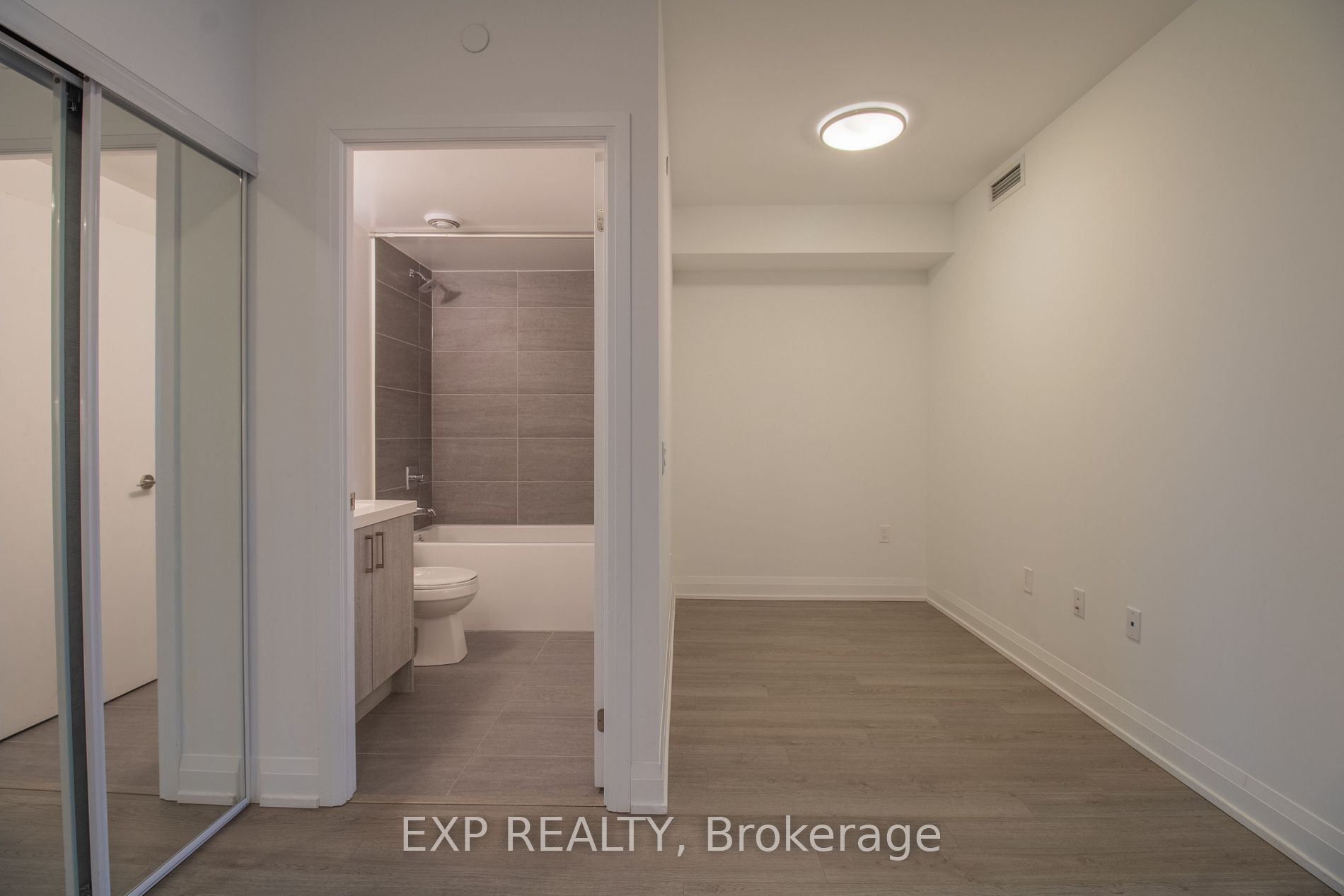 77 Mutual St, #2210