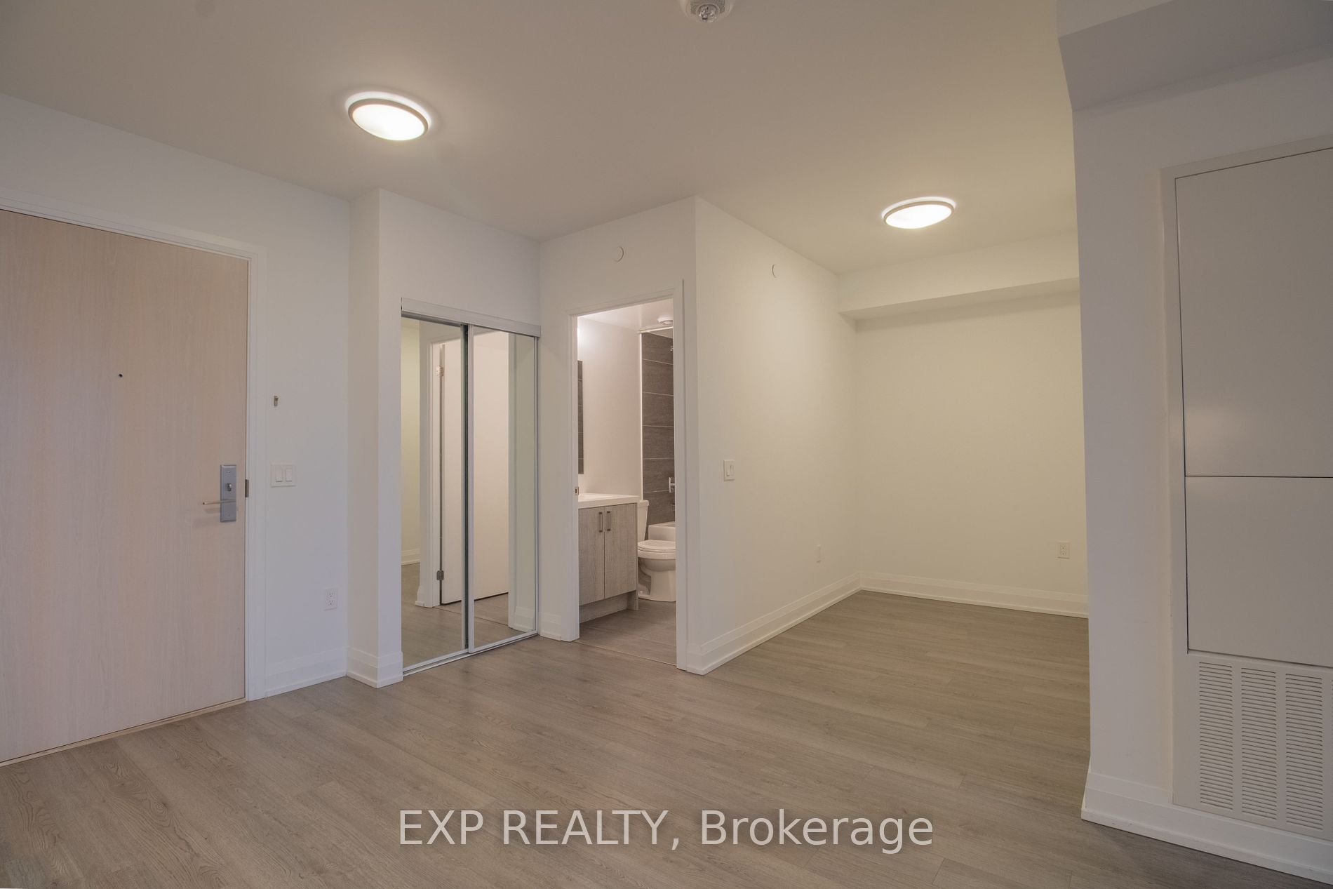 77 Mutual Street, #2210