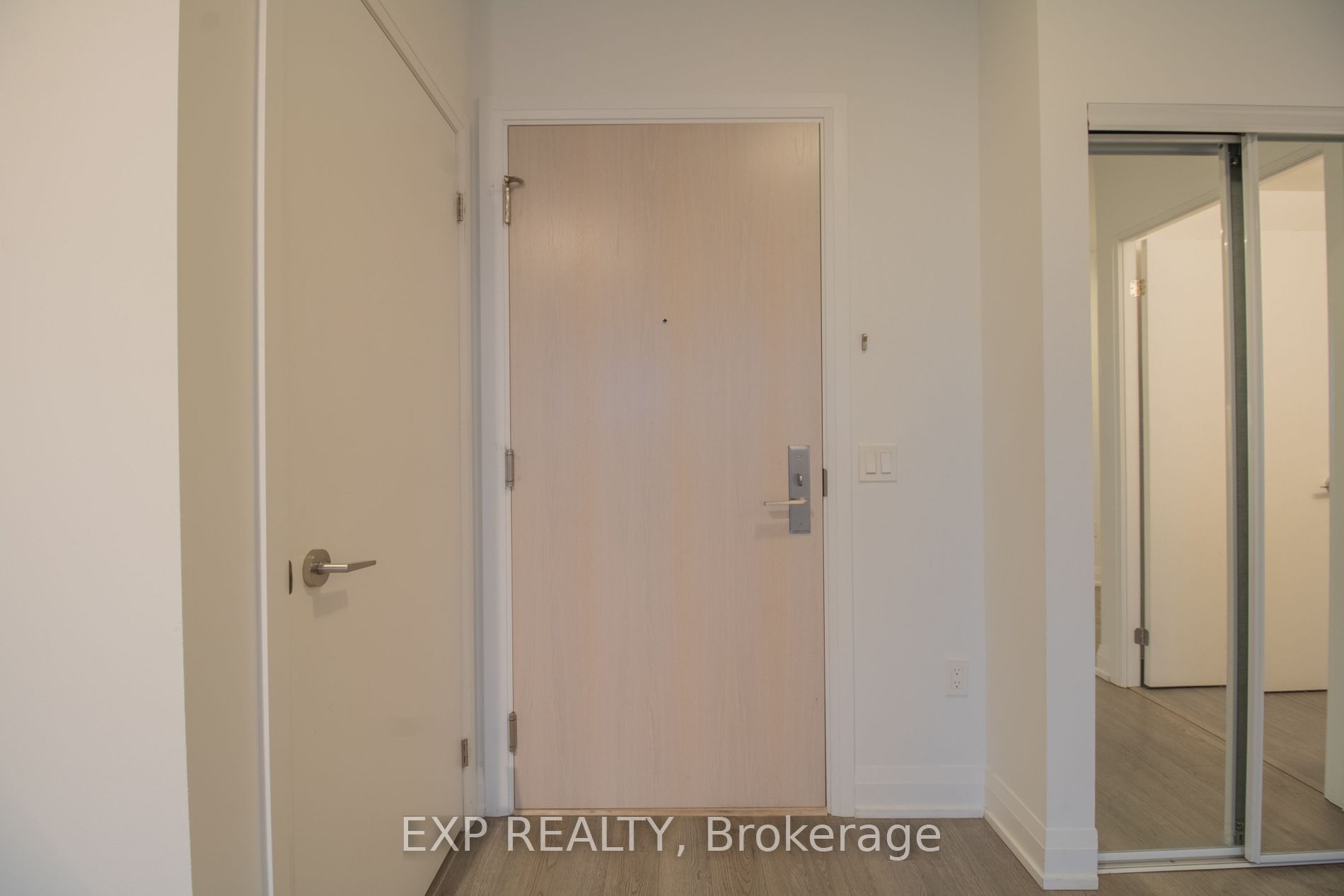 77 Mutual St, #2210