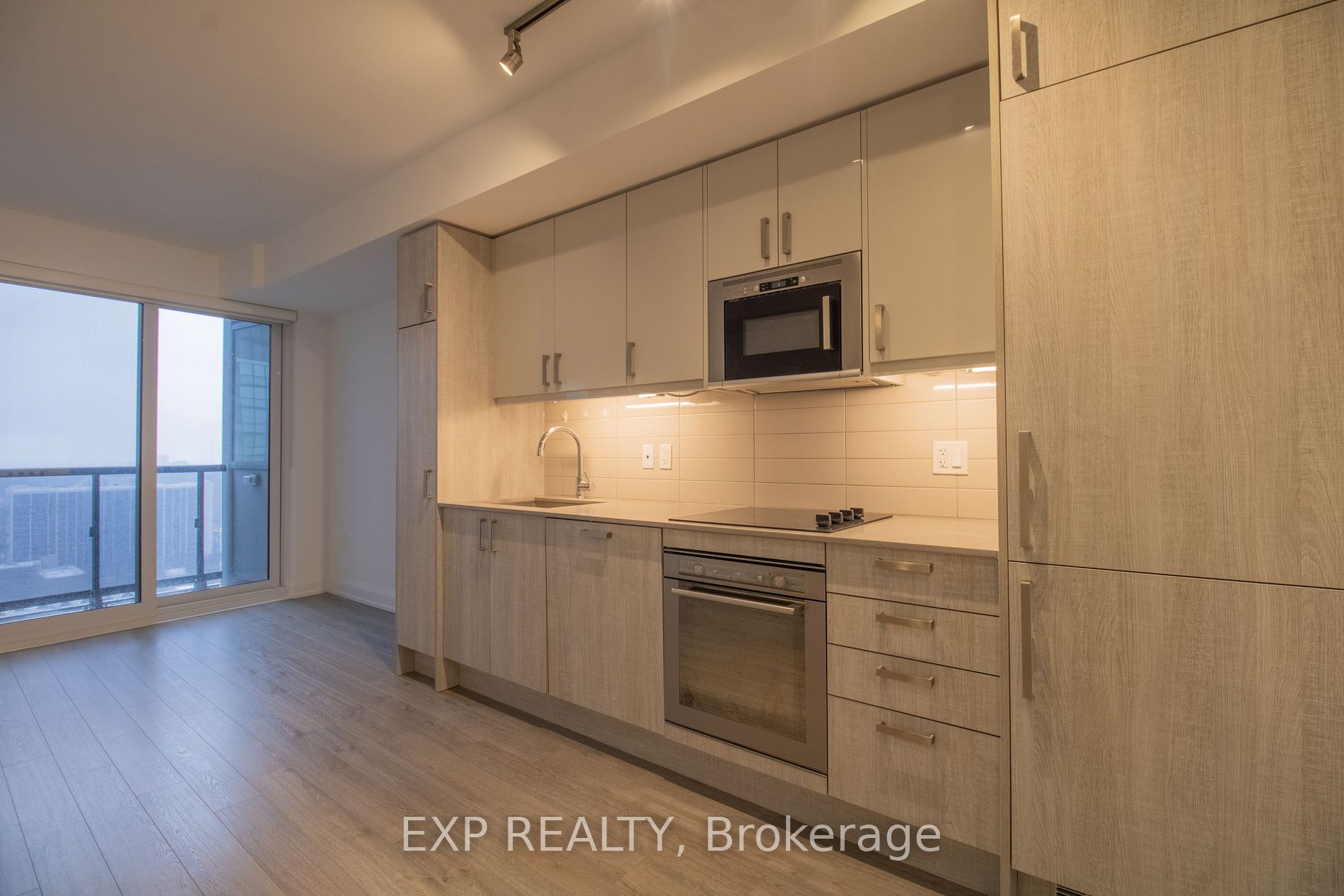 77 Mutual Street, #2210
